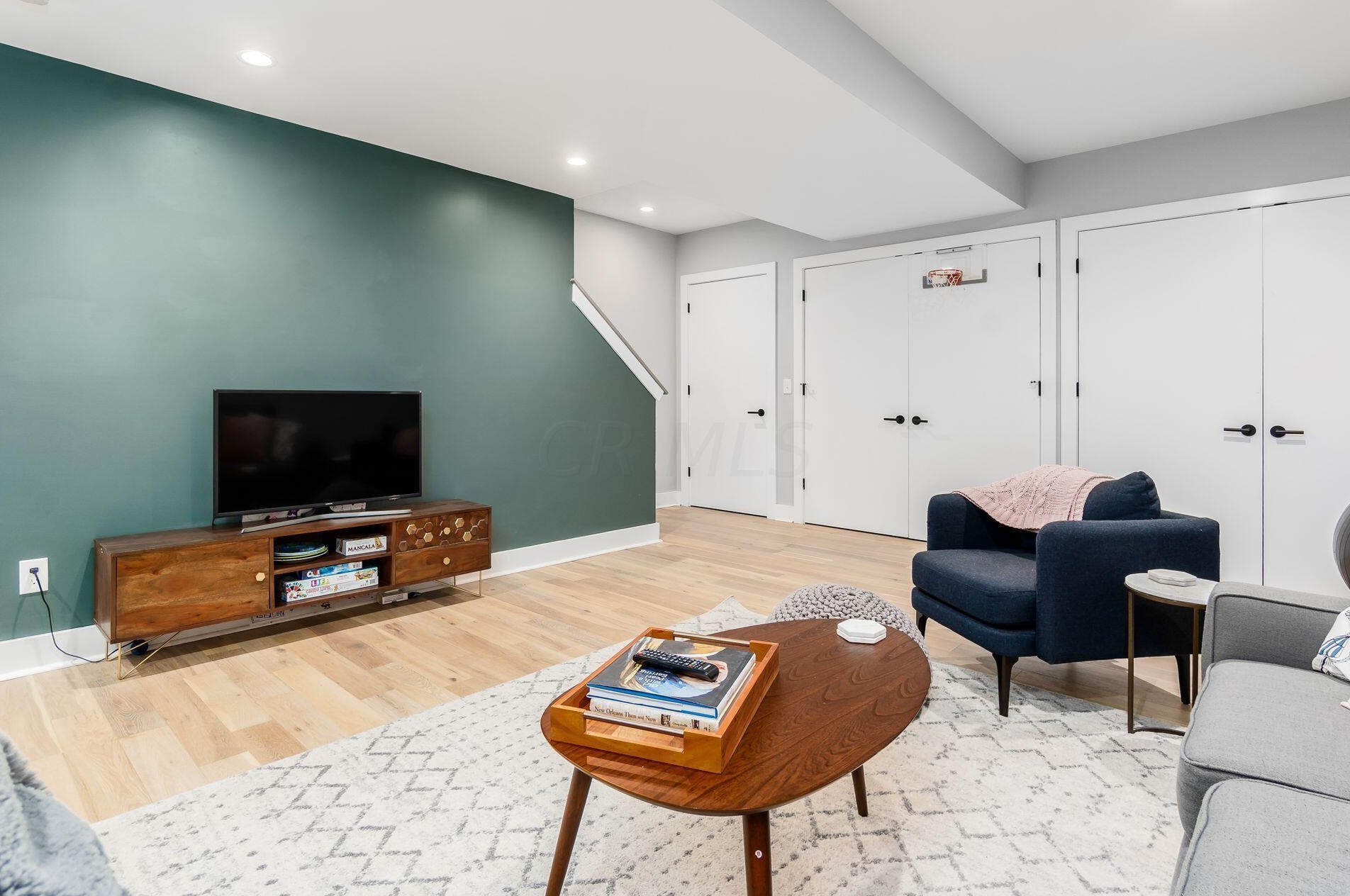 210 Ohio Ave, Columbus OH  43203-1568 exterior