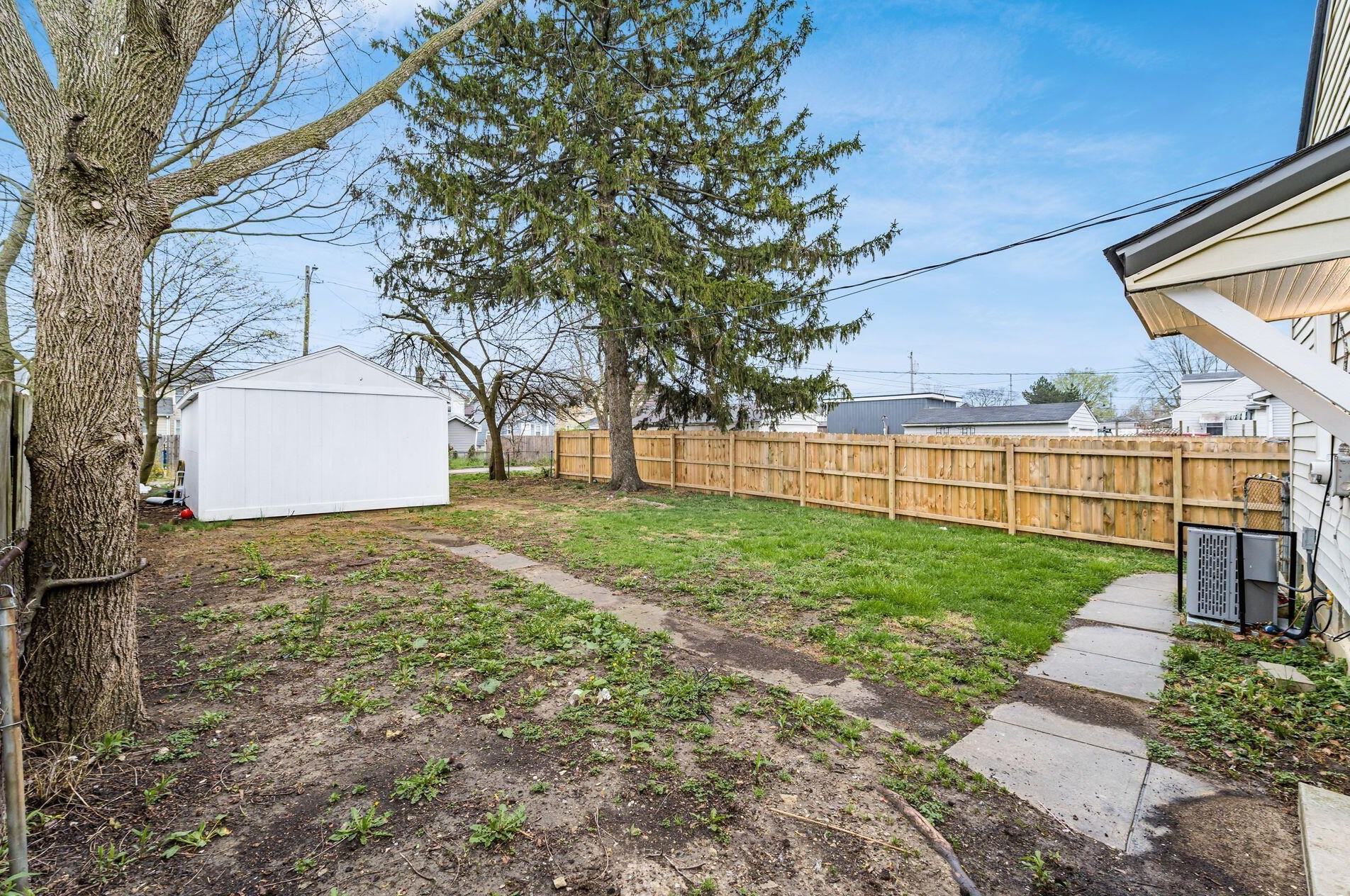 438 Woodbury Ave, Columbus OH  43223-1616 exterior