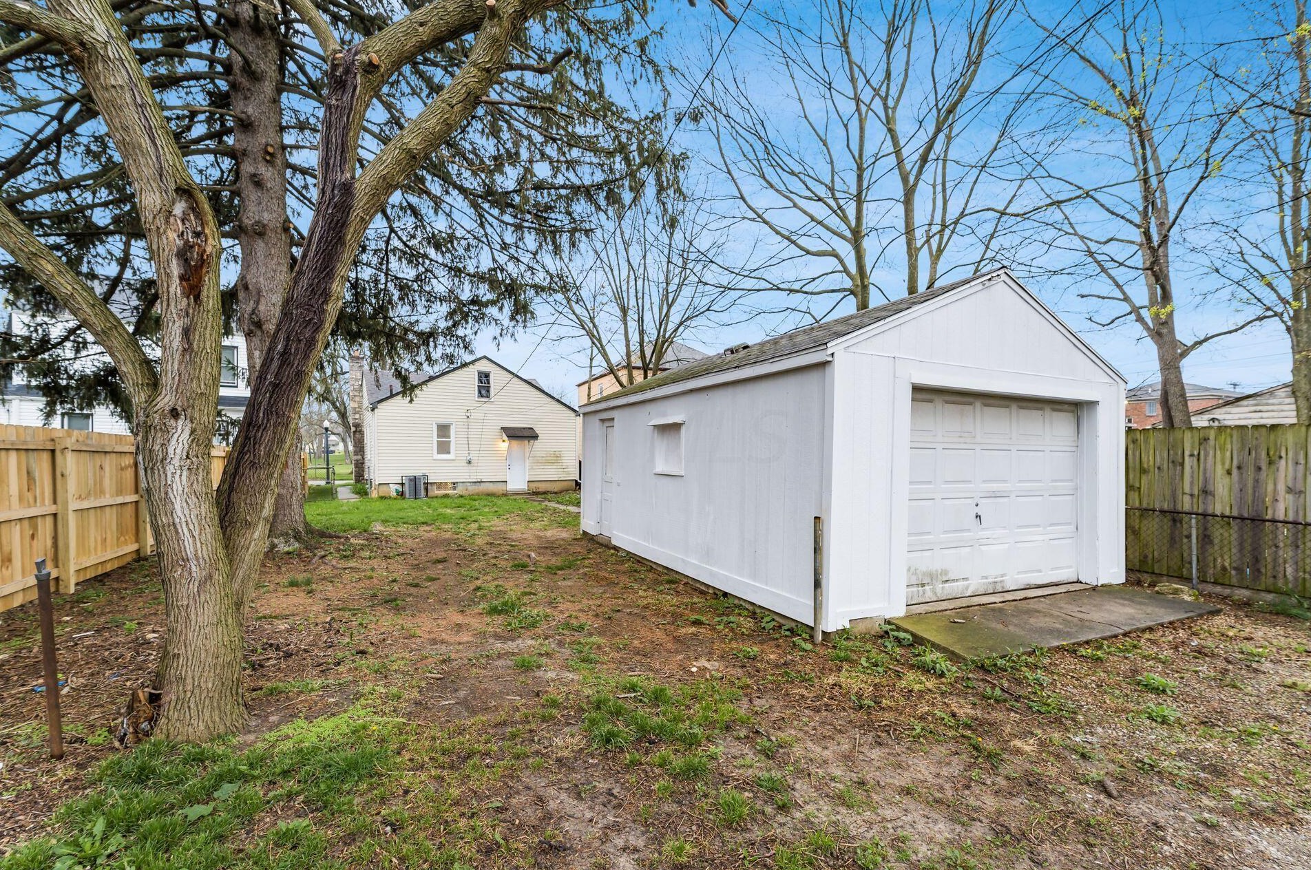 438 Woodbury Ave, Columbus OH  43223-1616 exterior