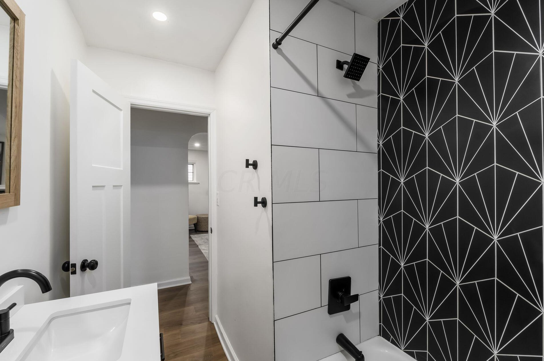 438 Woodbury Ave, Columbus OH  43223-1616 exterior