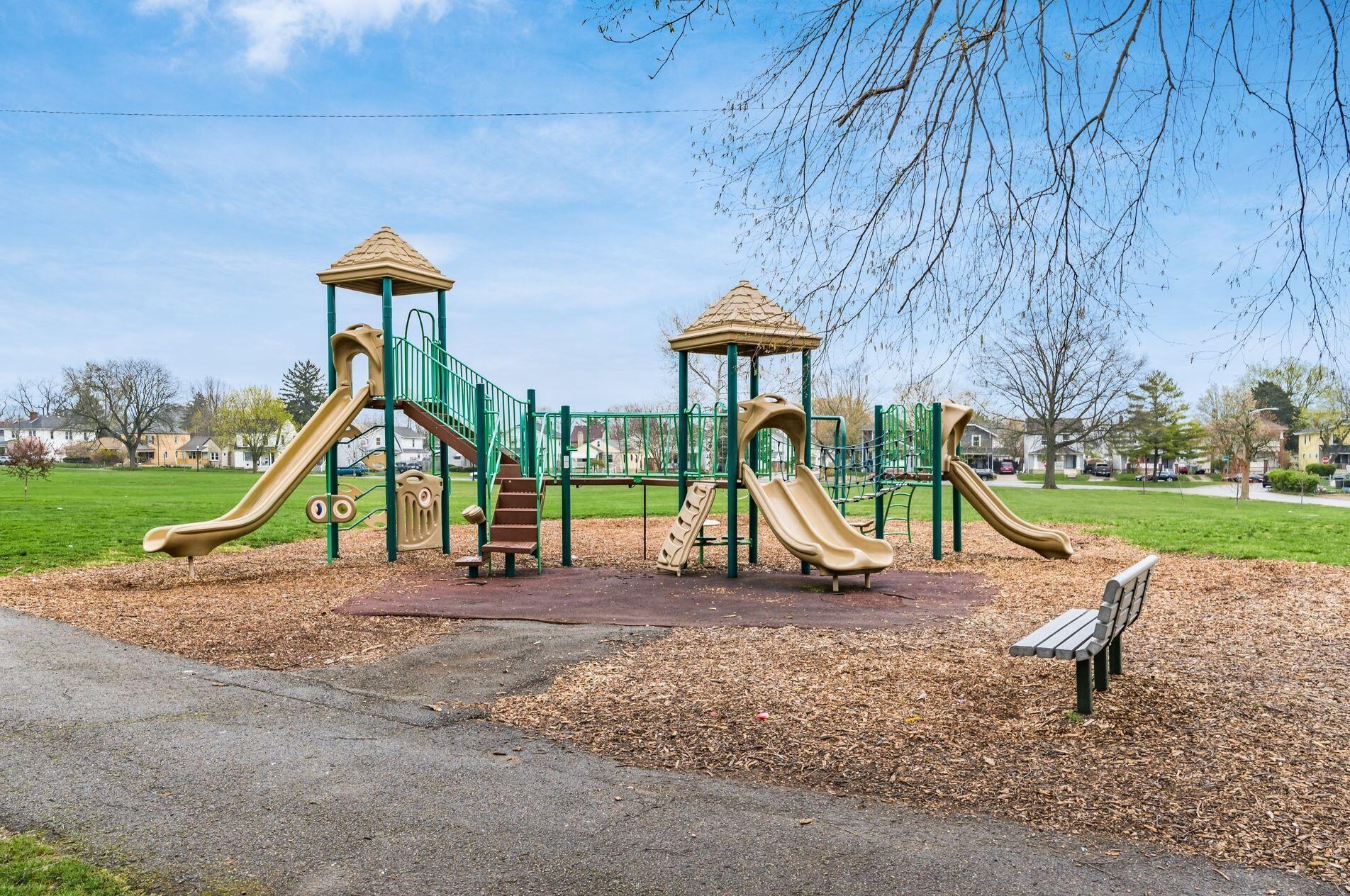 438 Woodbury Ave, Columbus OH  43223-1616 exterior