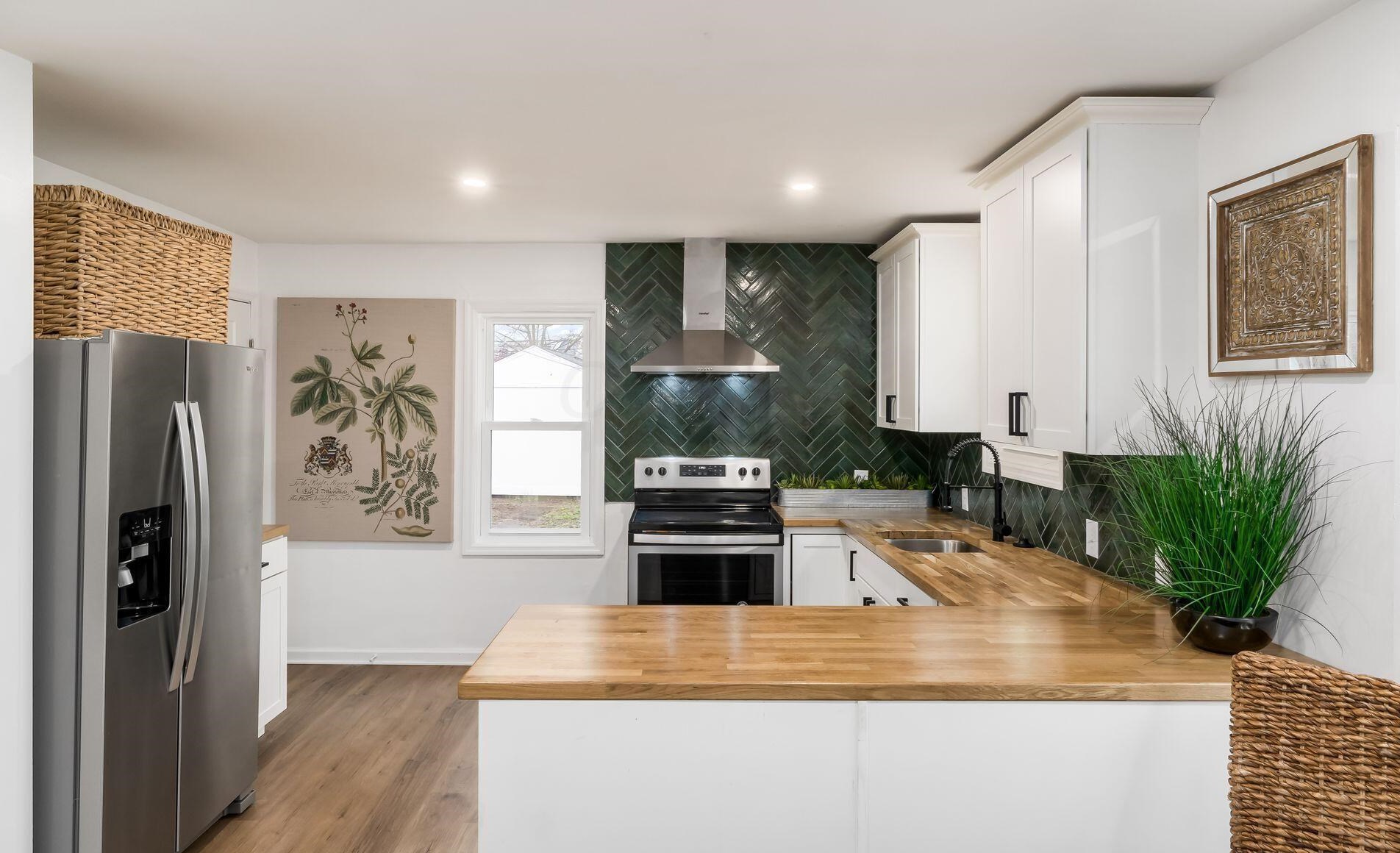 438 Woodbury Ave, Columbus OH  43223-1616 exterior