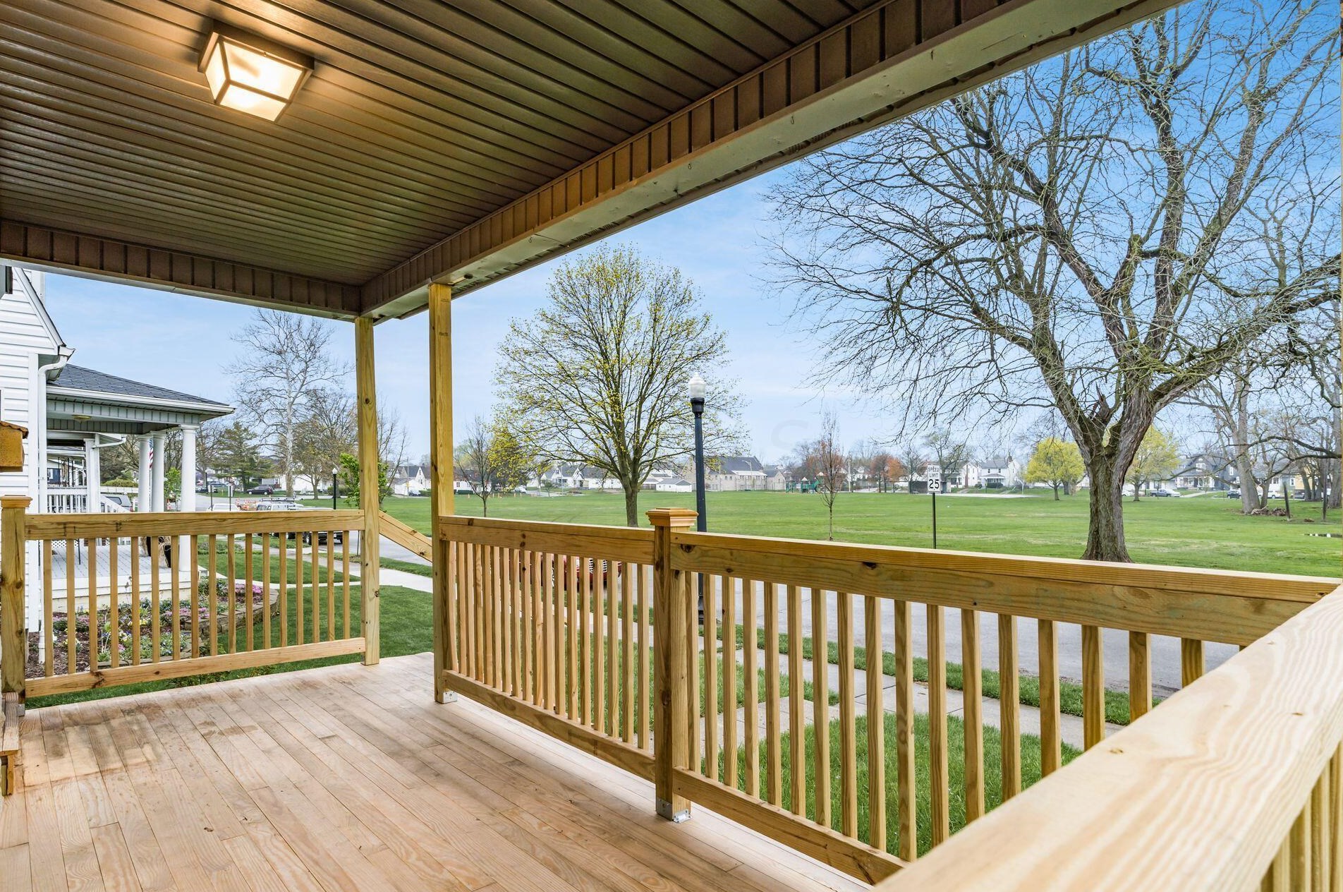 438 Woodbury Ave, Columbus OH  43223-1616 exterior