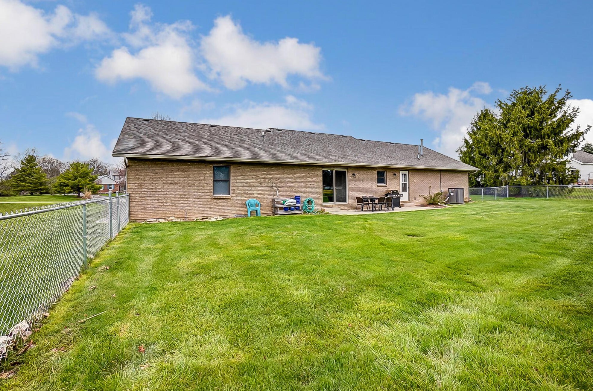 3519 Hanson Ct, Springfield OH  45504-4366 exterior