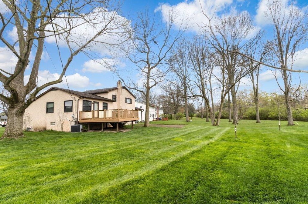 5861 Effingham Rd, Columbus OH 43213-3347 exterior