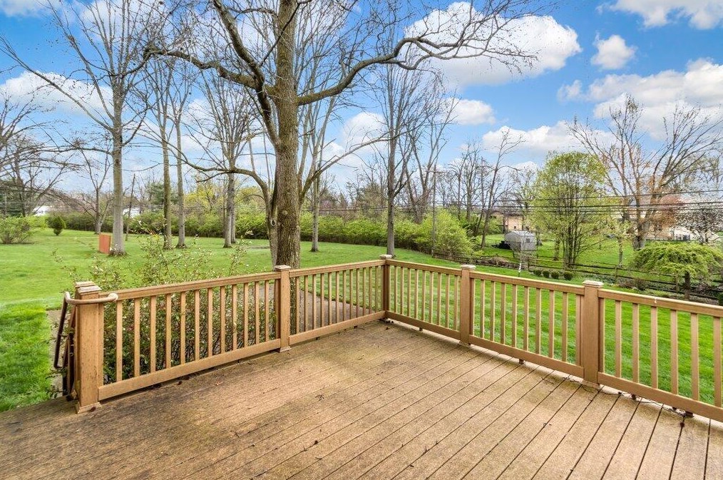 5861 Effingham Rd, Columbus OH 43213-3347 exterior