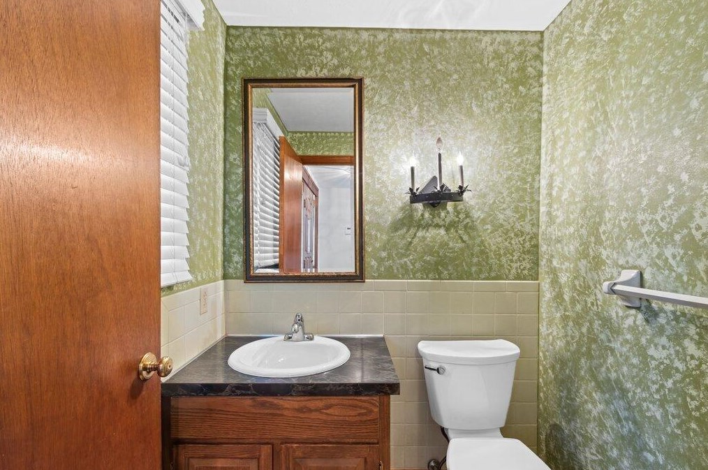 5861 Effingham Rd, Columbus OH 43213-3347 exterior