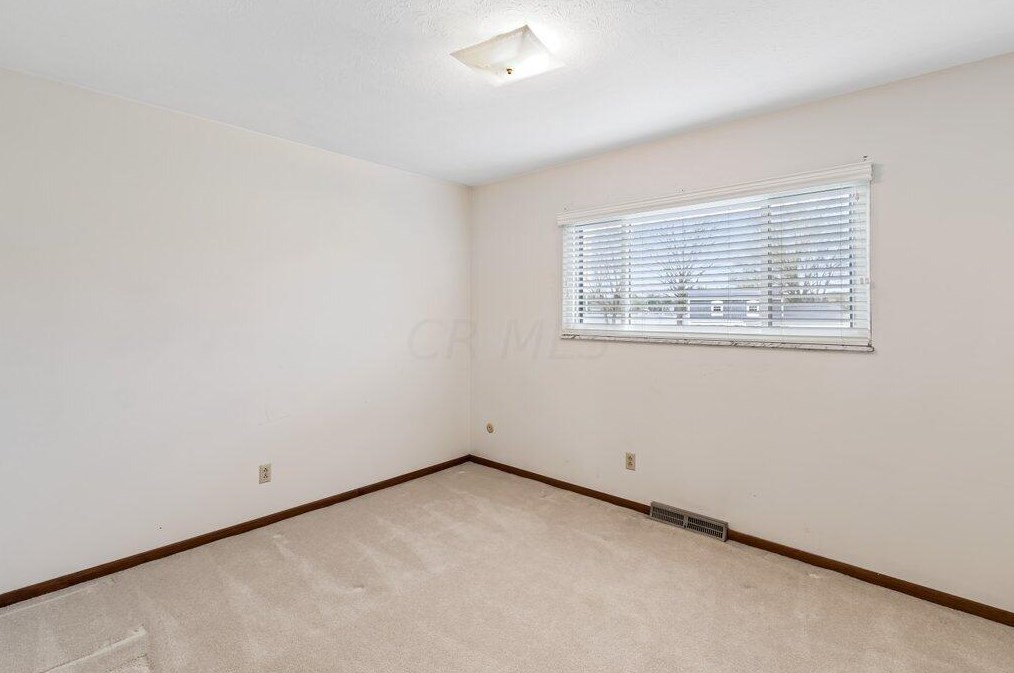 5861 Effingham Rd, Columbus OH 43213-3347 exterior