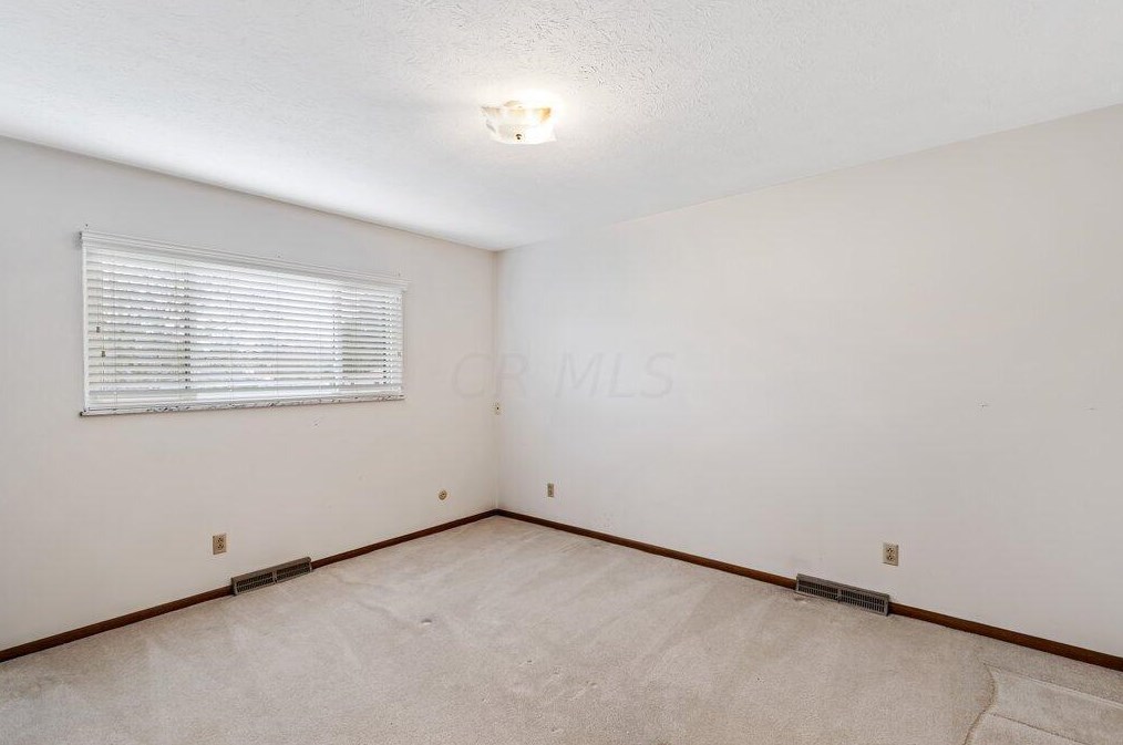 5861 Effingham Rd, Columbus OH 43213-3347 exterior