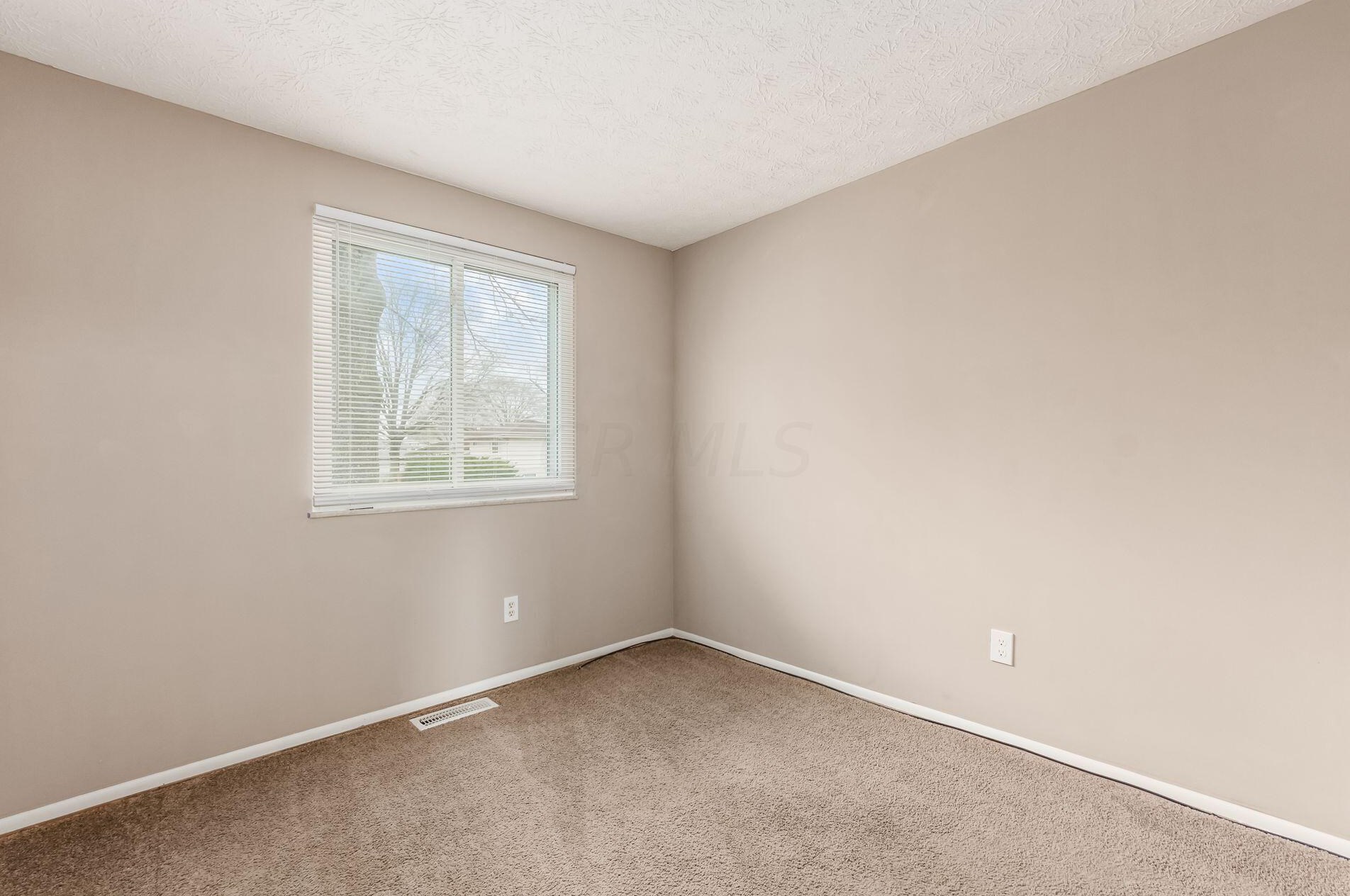 2970 Upton Rd, Columbus OH  43232-5240 exterior