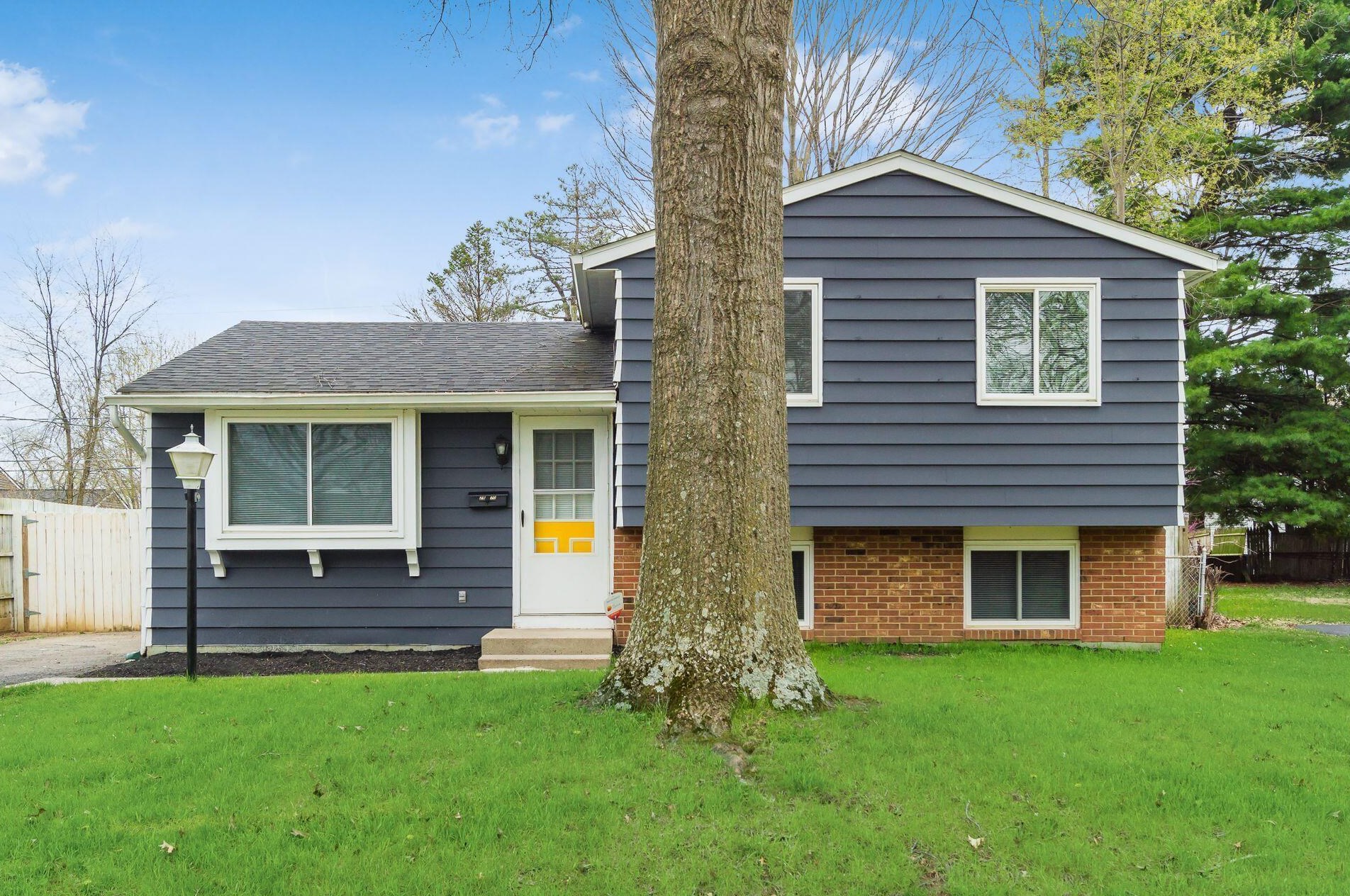 2970 Upton Rd, Columbus OH  43232-5240 exterior