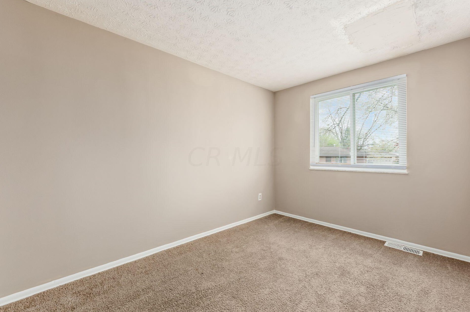 2970 Upton Rd, Columbus OH  43232-5240 exterior