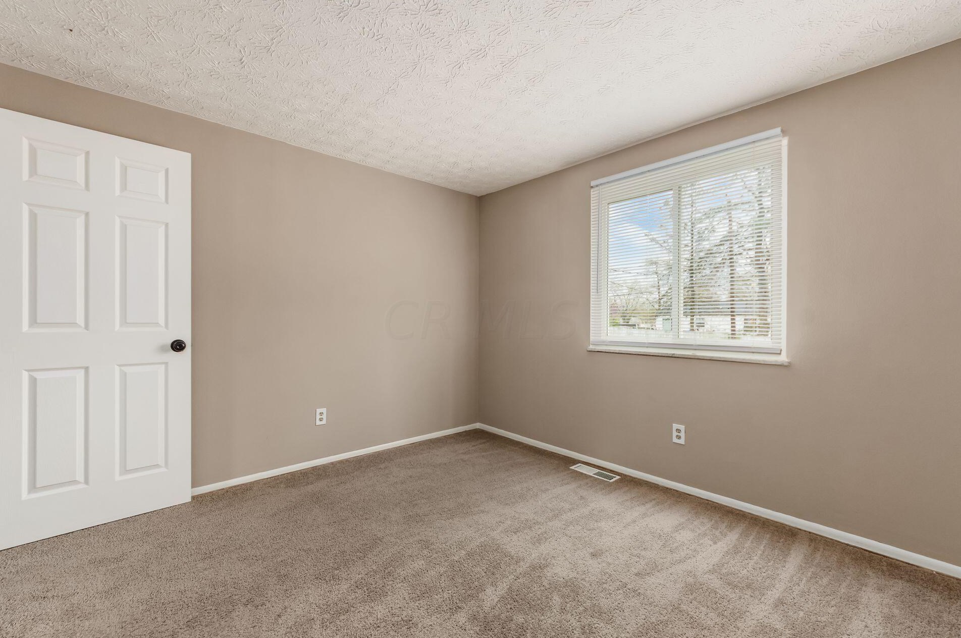 2970 Upton Rd, Columbus OH  43232-5240 exterior