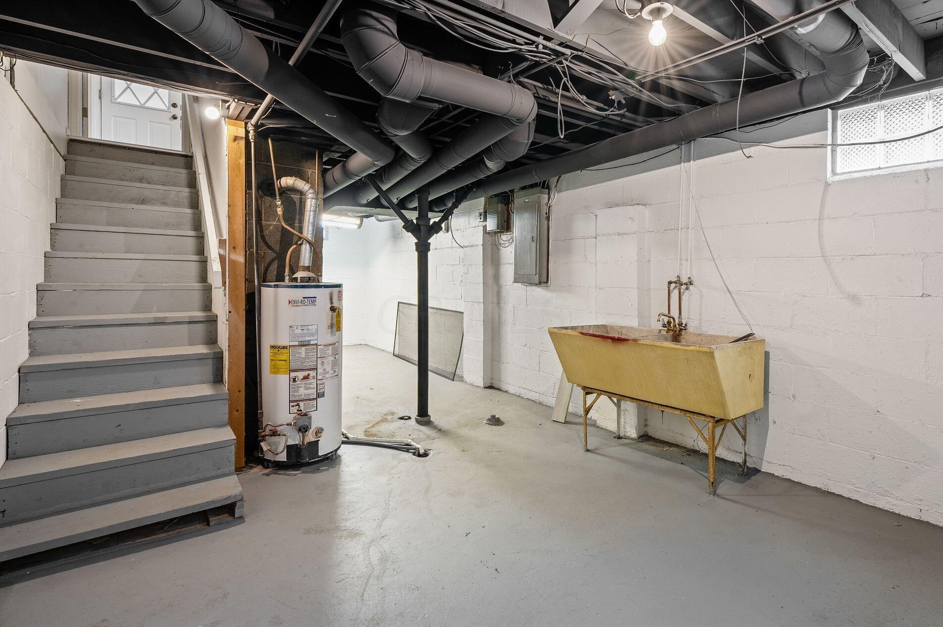 3035 Audubon Rd, Columbus OH 43211-1152 exterior