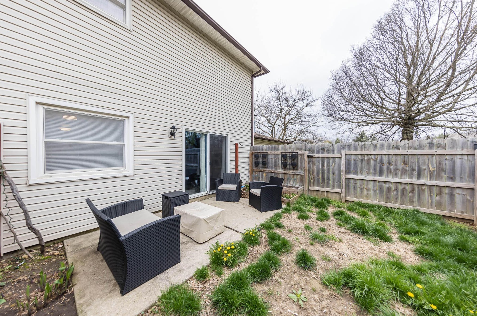 2420 Briers Dr, Columbus OH 43209-3301 exterior