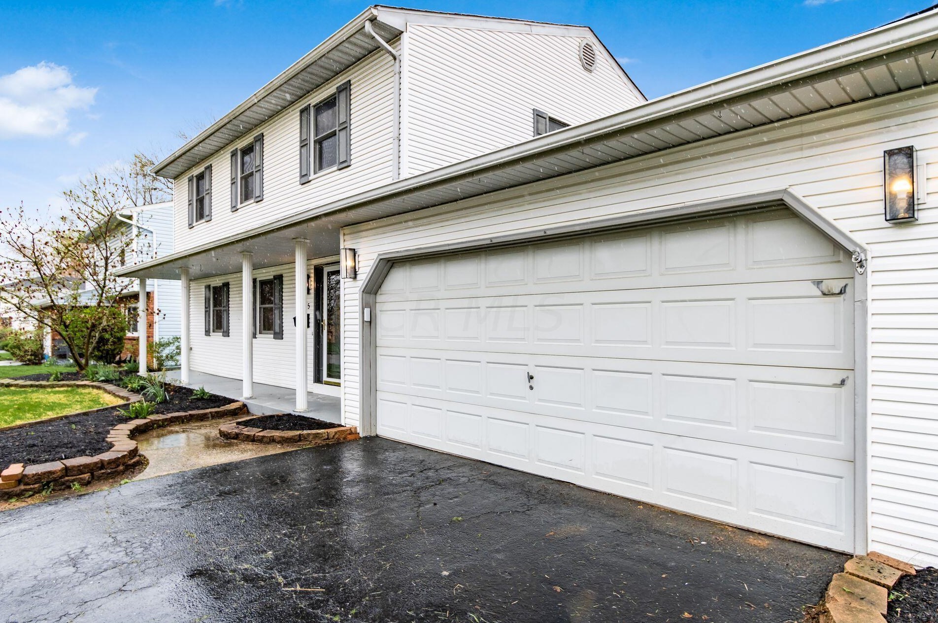 6055 Darby Ln, Columbus OH  43229-2626 exterior