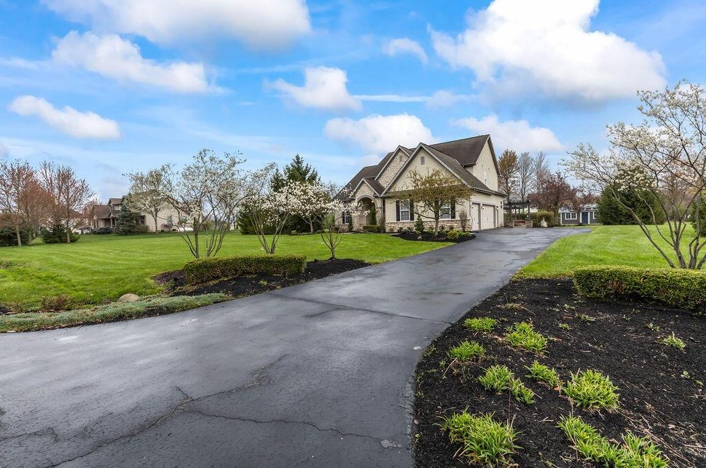 1682 Malabar Ct, Delaware OH  43015-8346 exterior
