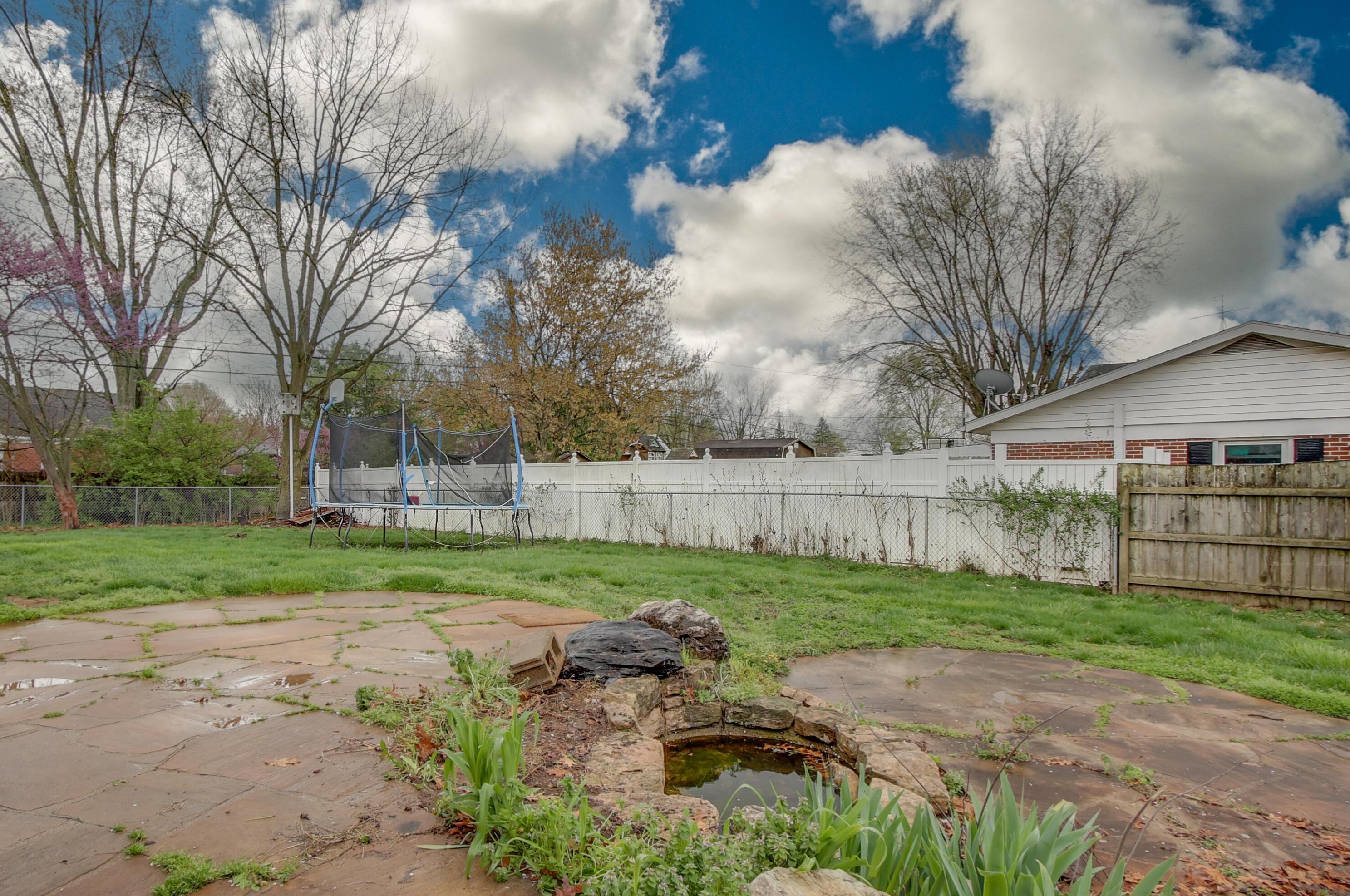 502 Lincoln St, New Carlisle OH  45344-1715 exterior