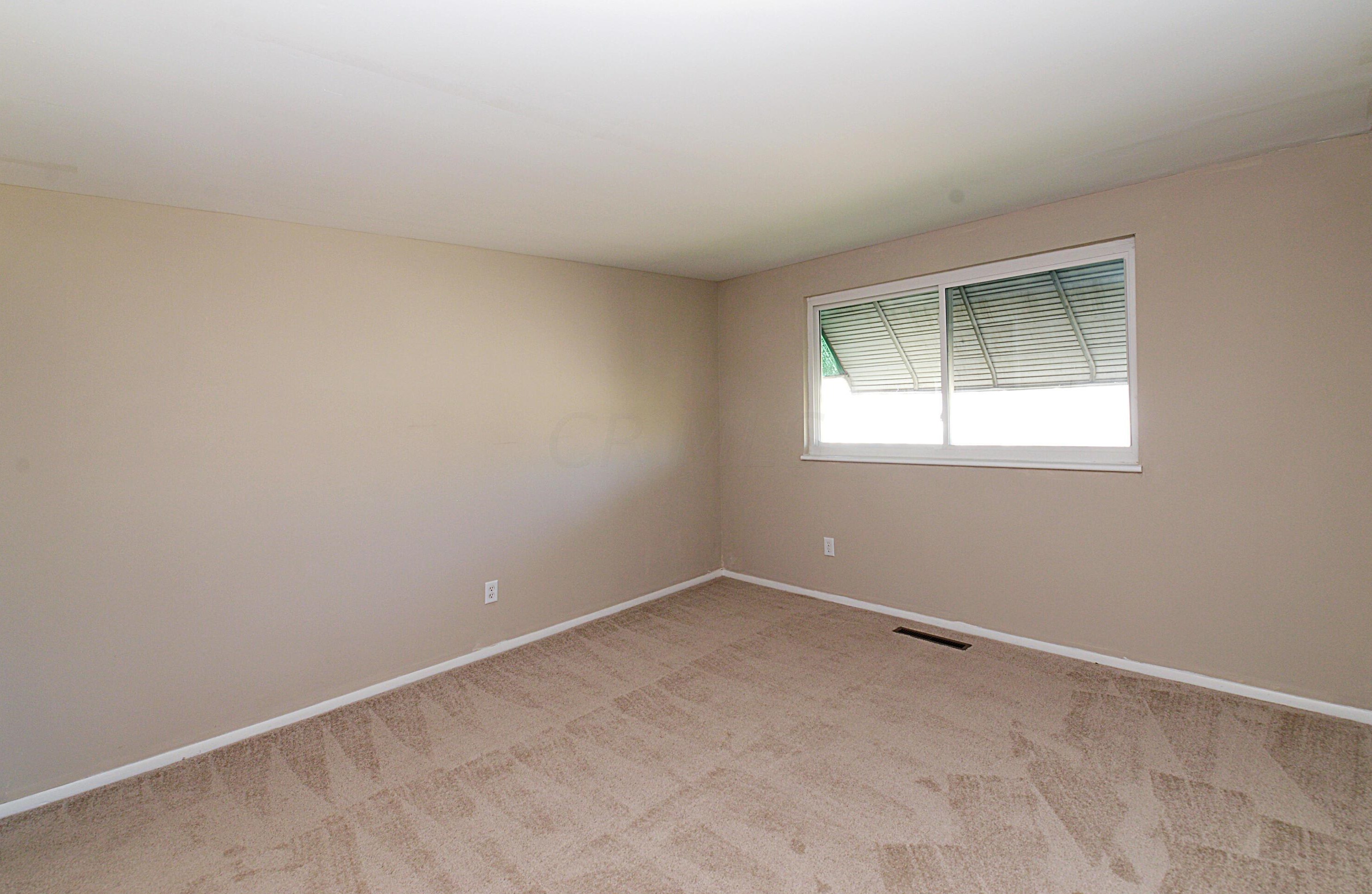 6515 Lemans Ln, Dayton OH  45424-3421 exterior