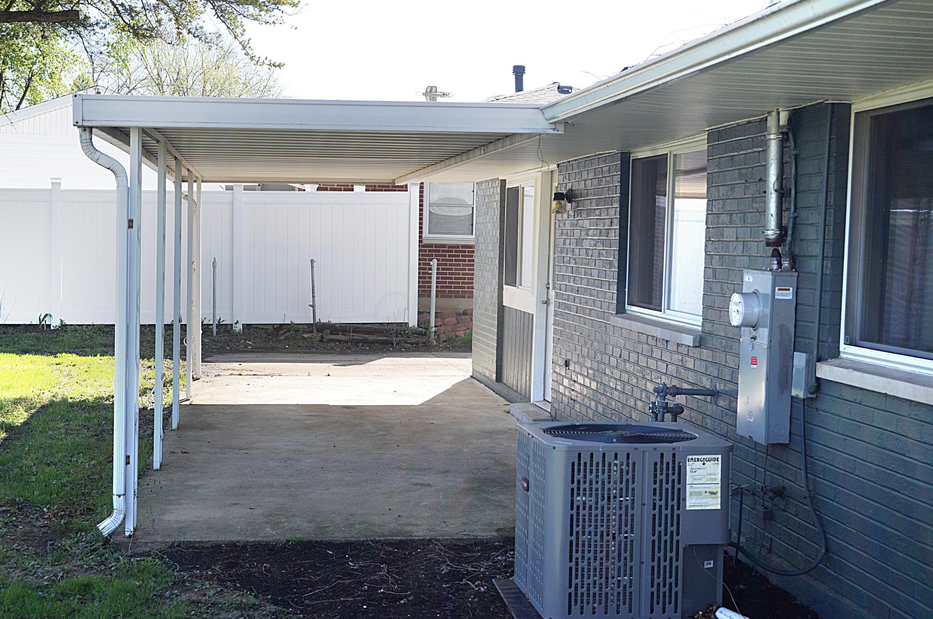 6515 Lemans Ln, Dayton OH  45424-3421 exterior