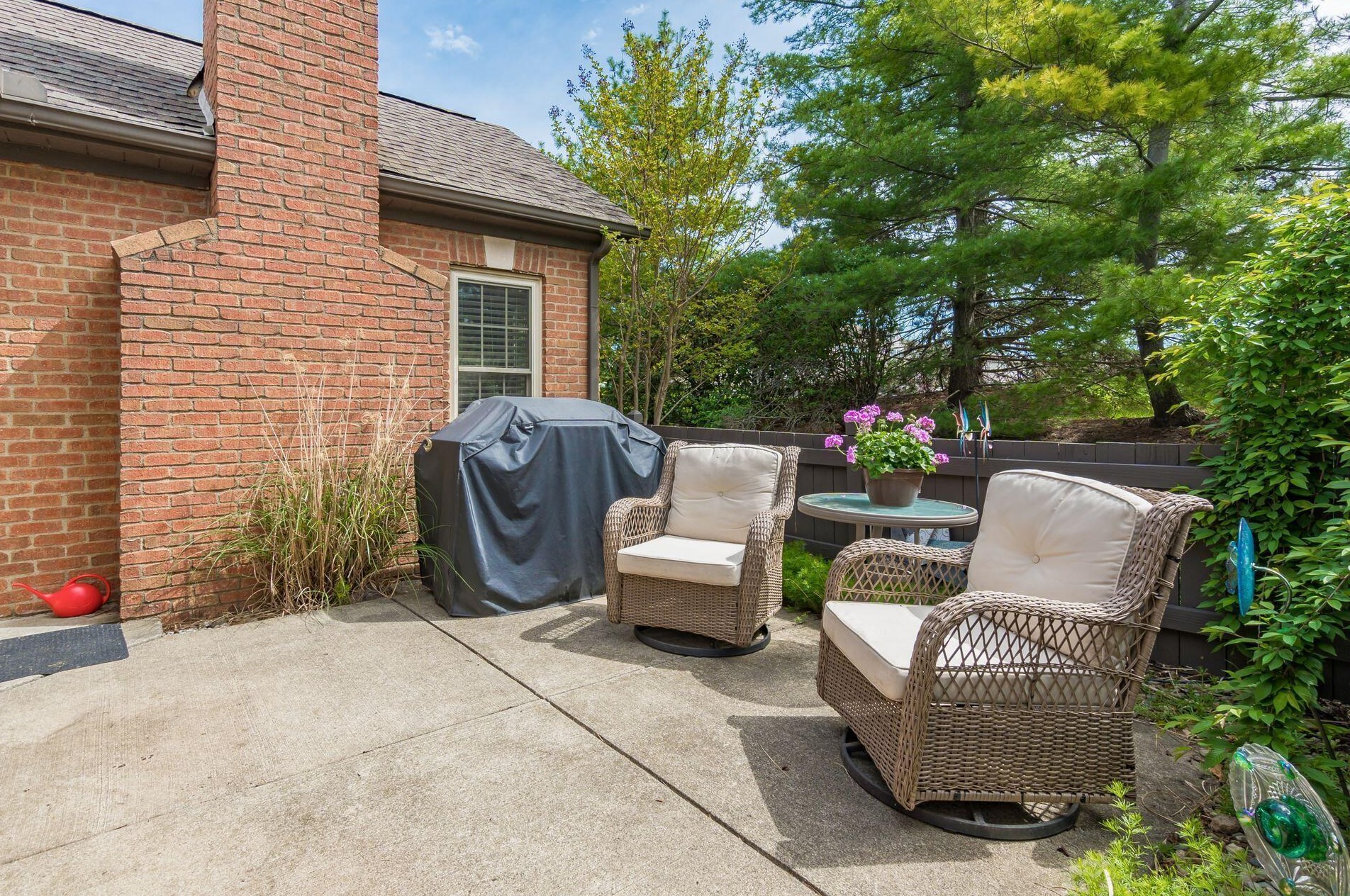 2546 Trotterslane Dr, Columbus OH  43235-5500 exterior