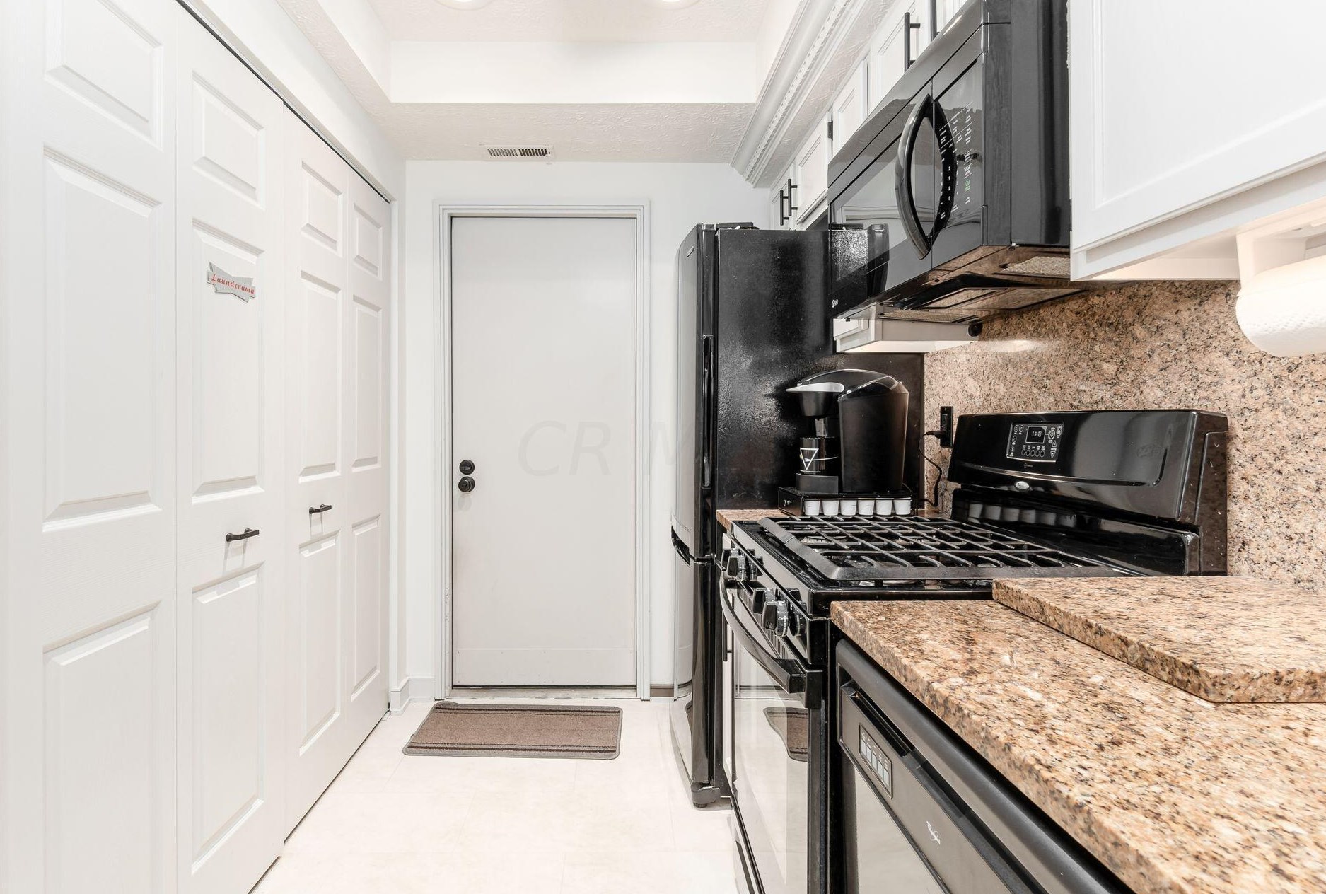 2546 Trotterslane Dr, Columbus OH  43235-5500 exterior