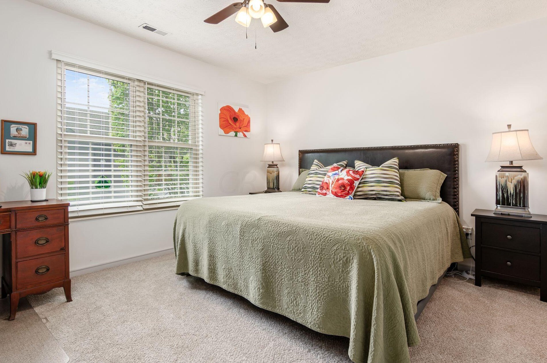 2546 Trotterslane Dr, Columbus OH  43235-5500 exterior