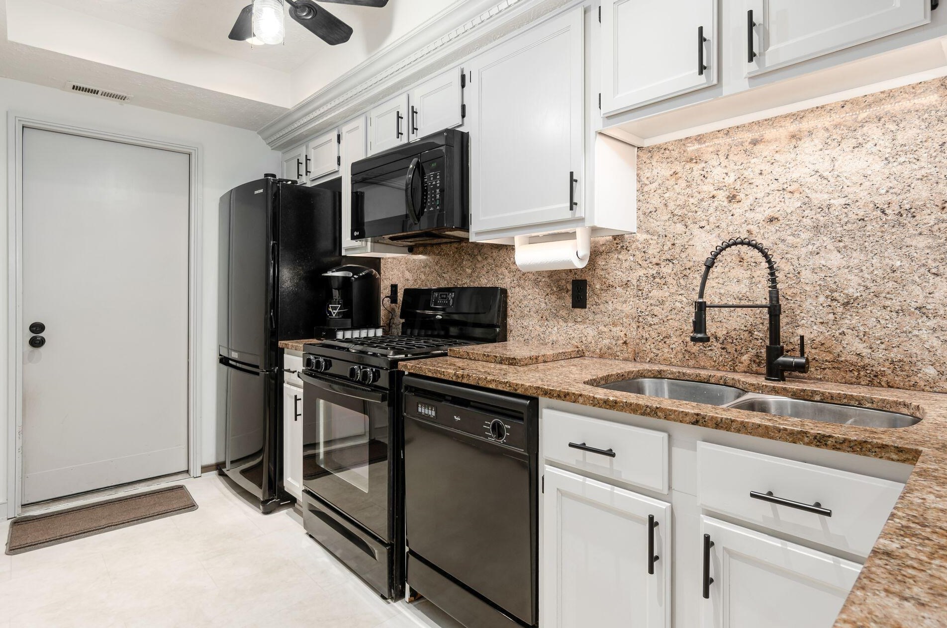 2546 Trotterslane Dr, Columbus OH  43235-5500 exterior