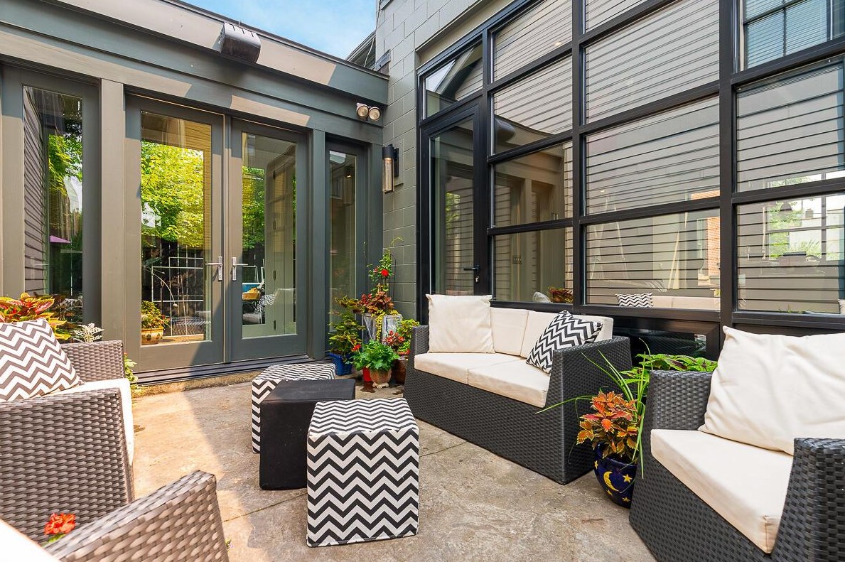 847 Kerr St, Columbus OH  43215-1462 exterior