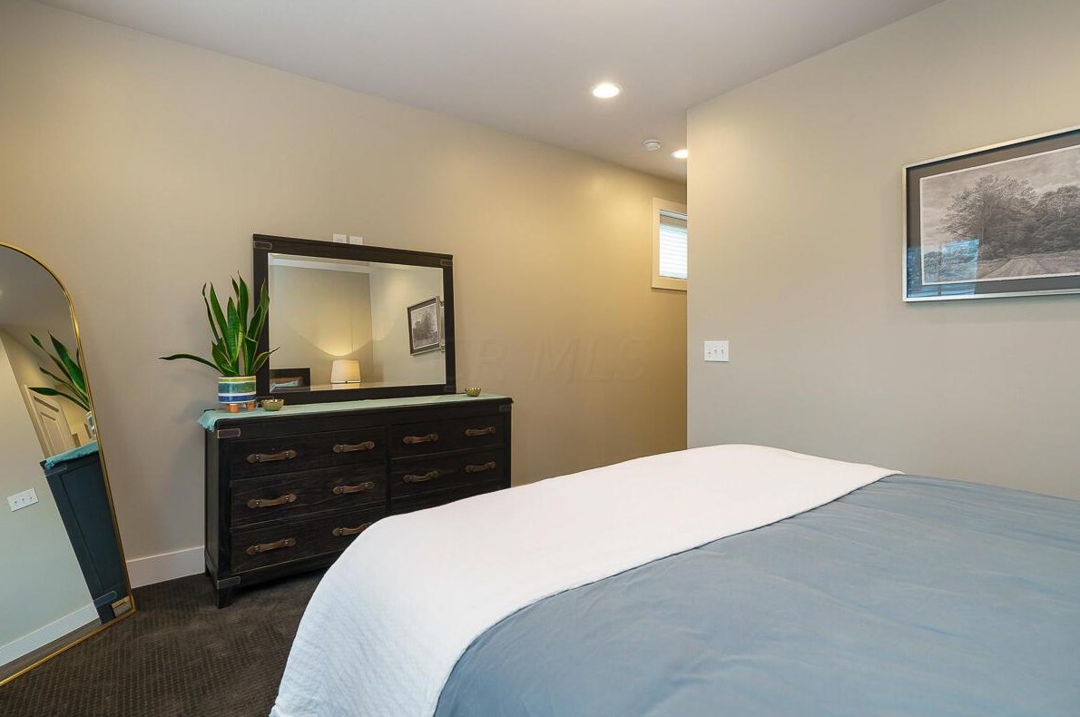 847 Kerr St, Columbus OH  43215-1462 exterior