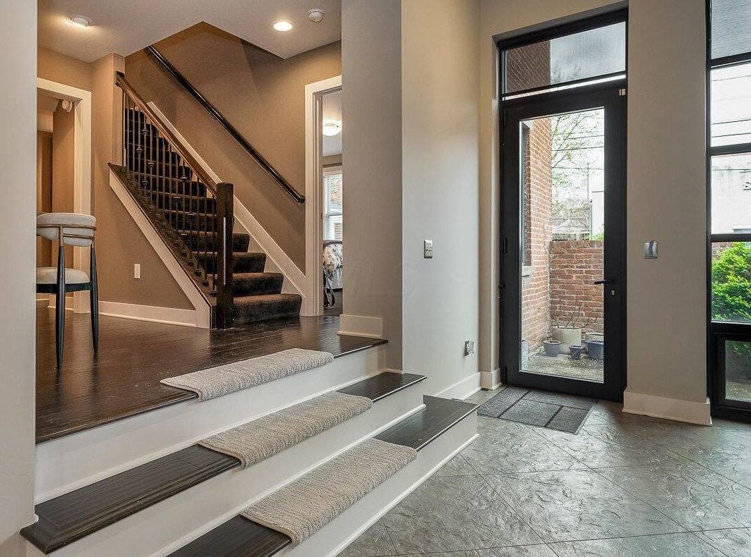 847 Kerr St, Columbus OH  43215-1462 exterior