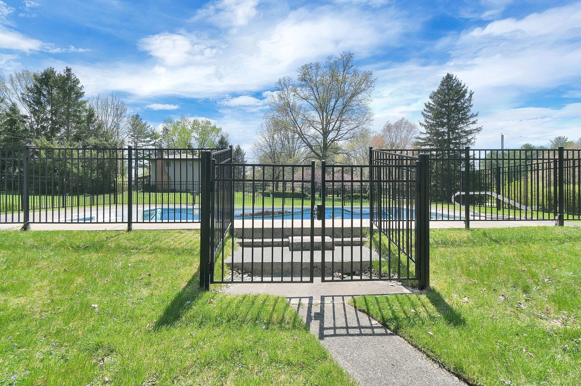 3254 Grey Fox Dr, Columbus OH 43230-1923 exterior