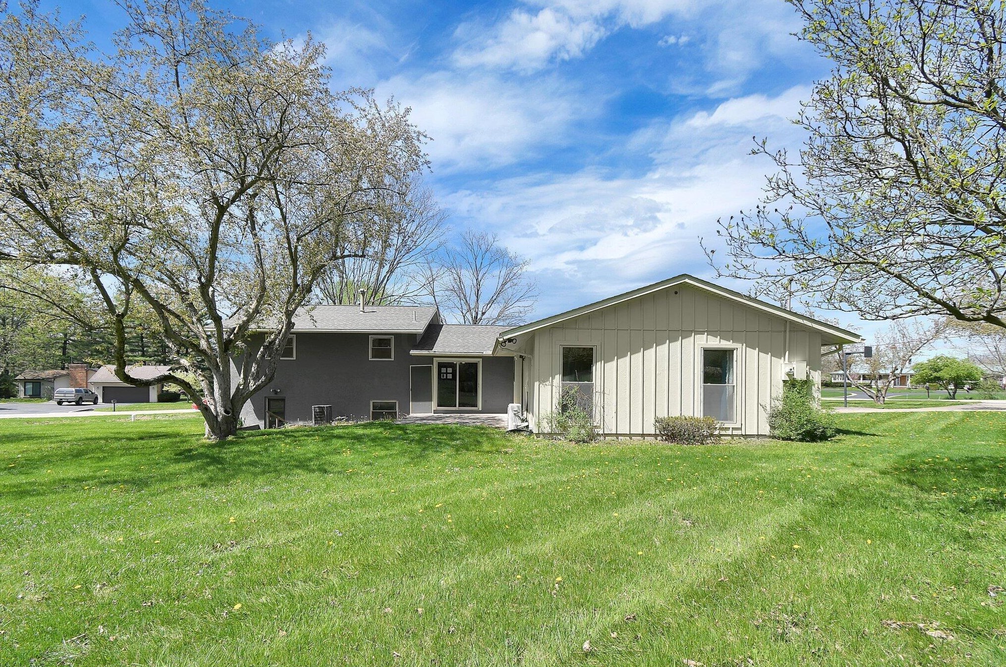 3254 Grey Fox Dr, Columbus OH 43230-1923 exterior