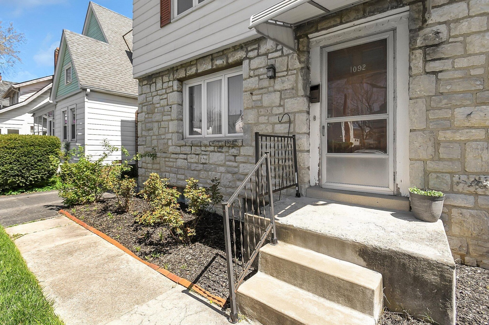 1092 Kelton Ave, Columbus OH  43206-1728 exterior