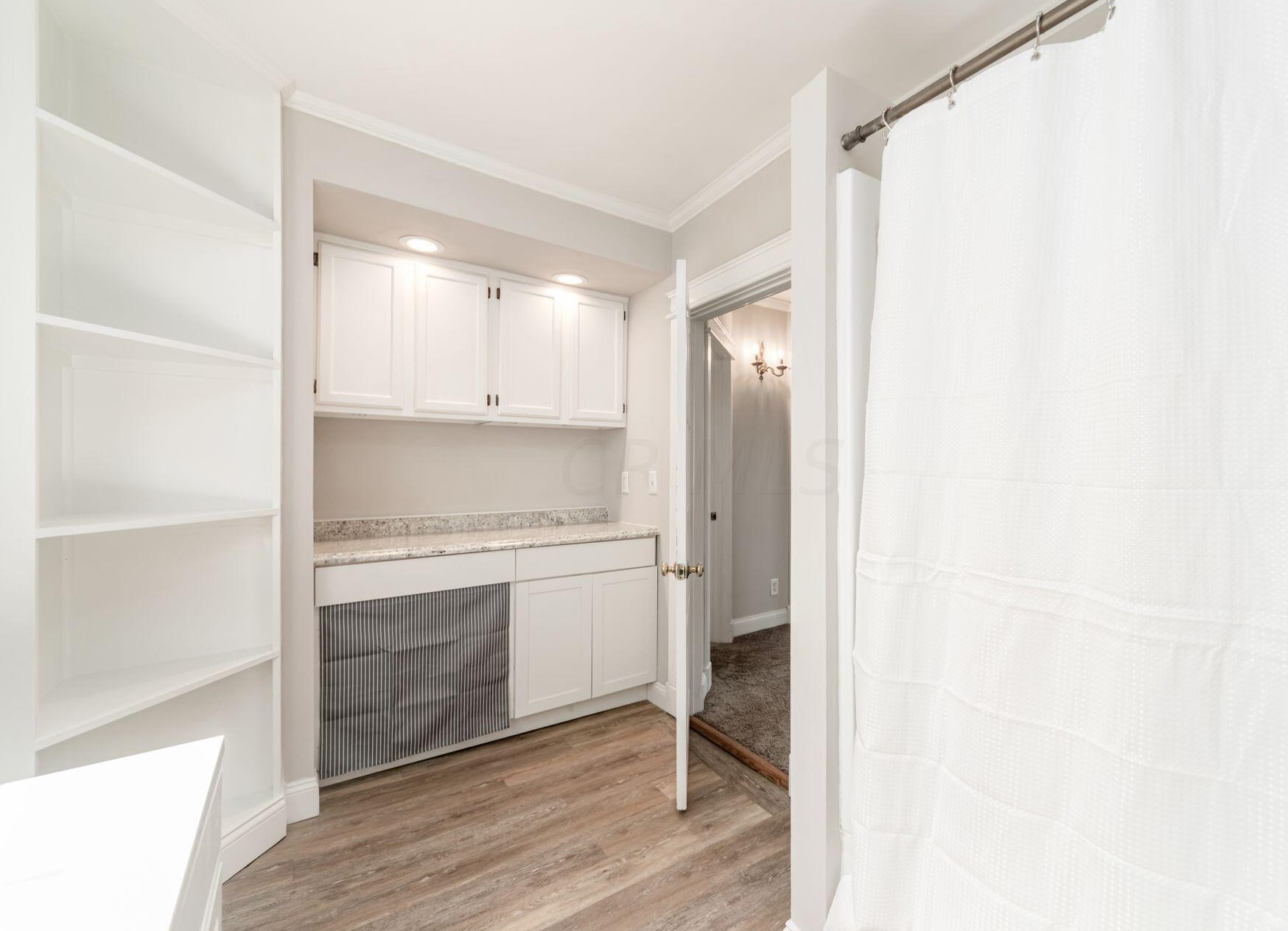 2390 Indianola Ave, Columbus OH  43202-3013 exterior