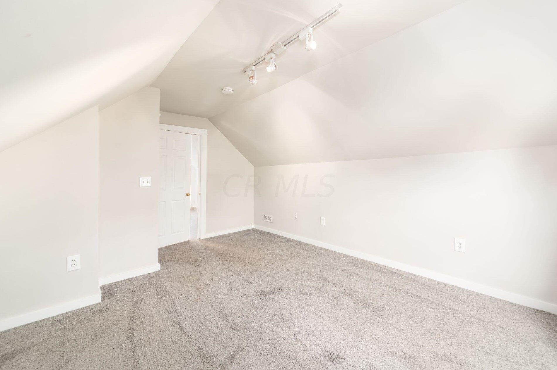 2390 Indianola Ave, Columbus OH  43202-3013 exterior