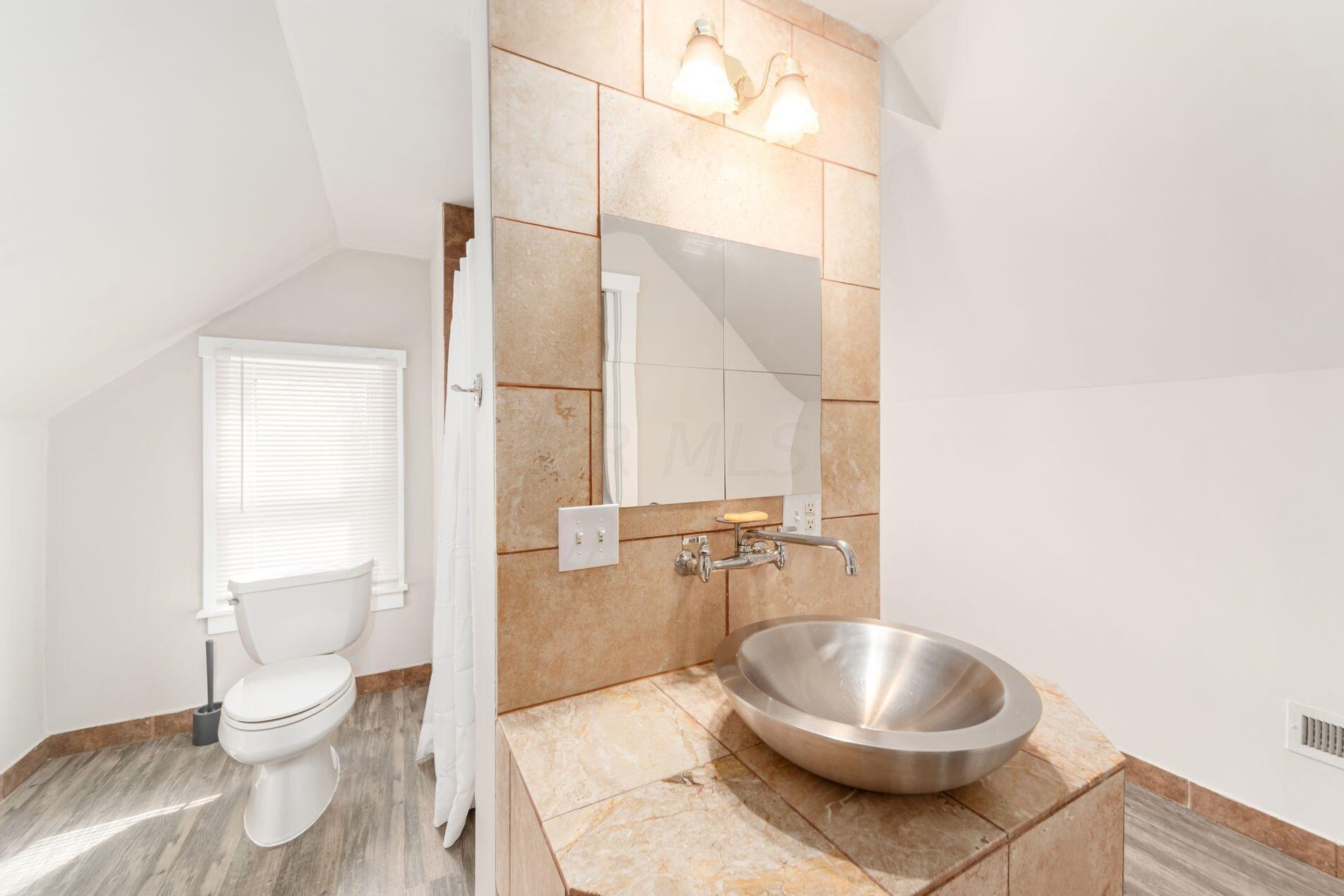 2390 Indianola Ave, Columbus OH  43202-3013 exterior