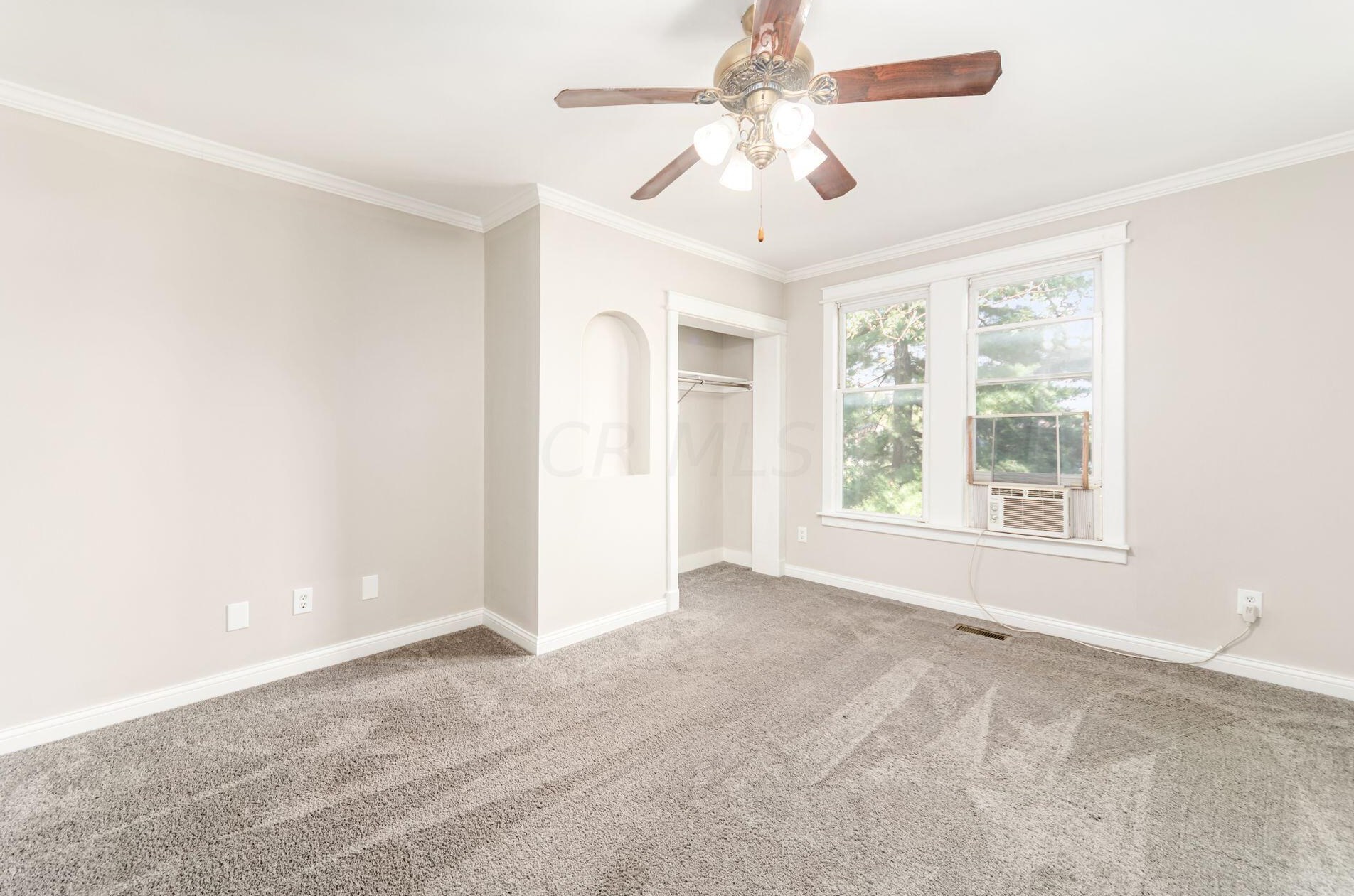 2390 Indianola Ave, Columbus OH  43202-3013 exterior