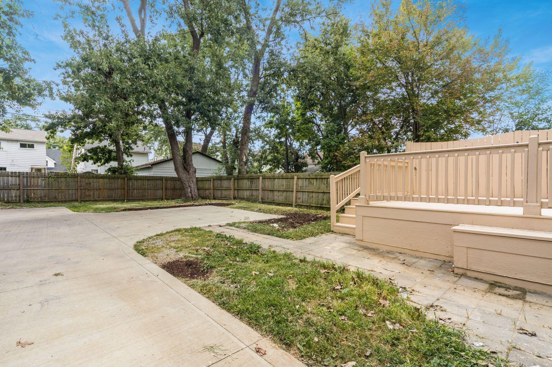 2390 Indianola Ave, Columbus OH  43202-3013 exterior