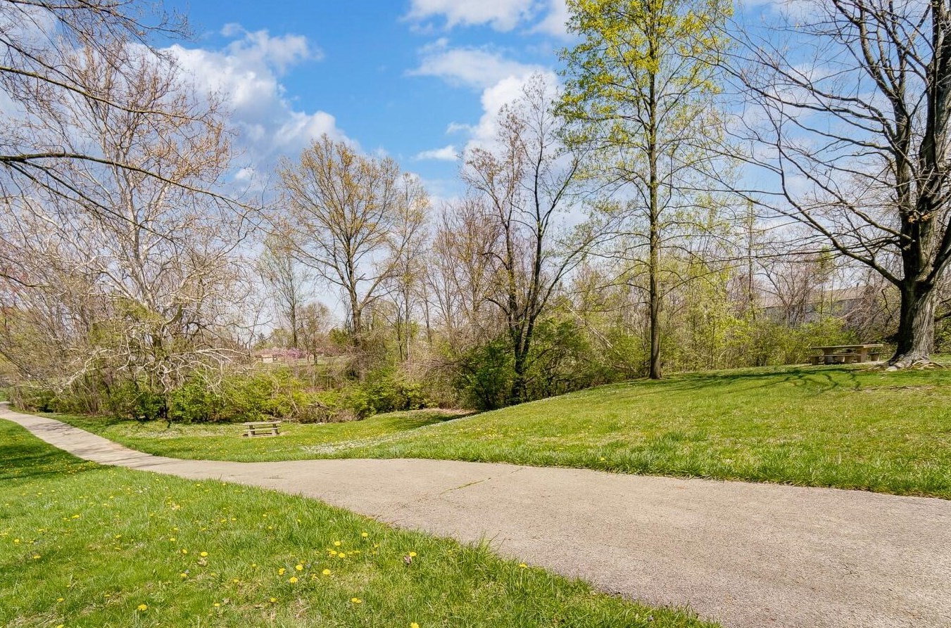 1953 Rockdale Dr, Columbus OH  43229-8205 exterior