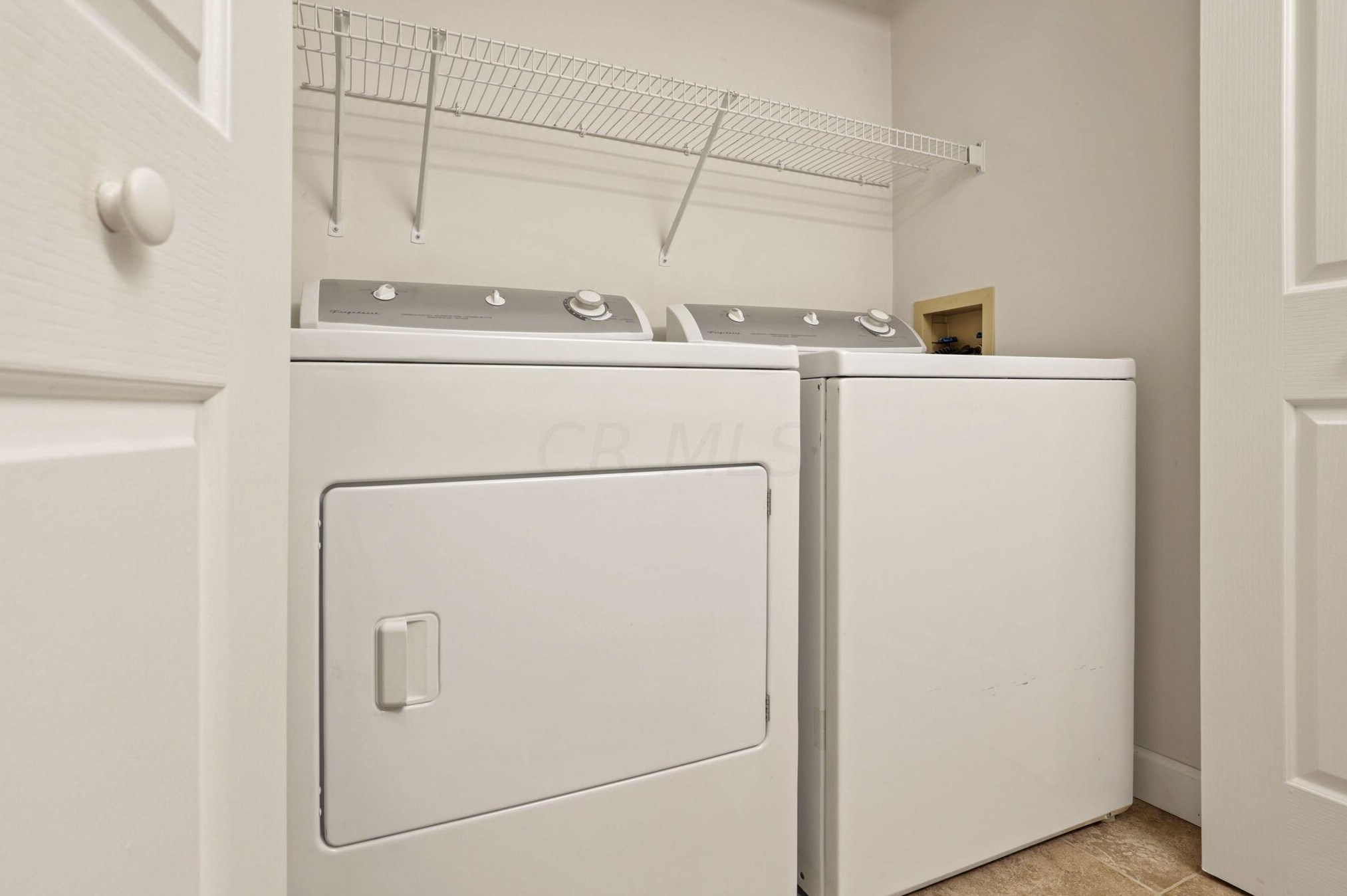 8374 Orch Knl Ln, Columbus OH 43235-3800 exterior