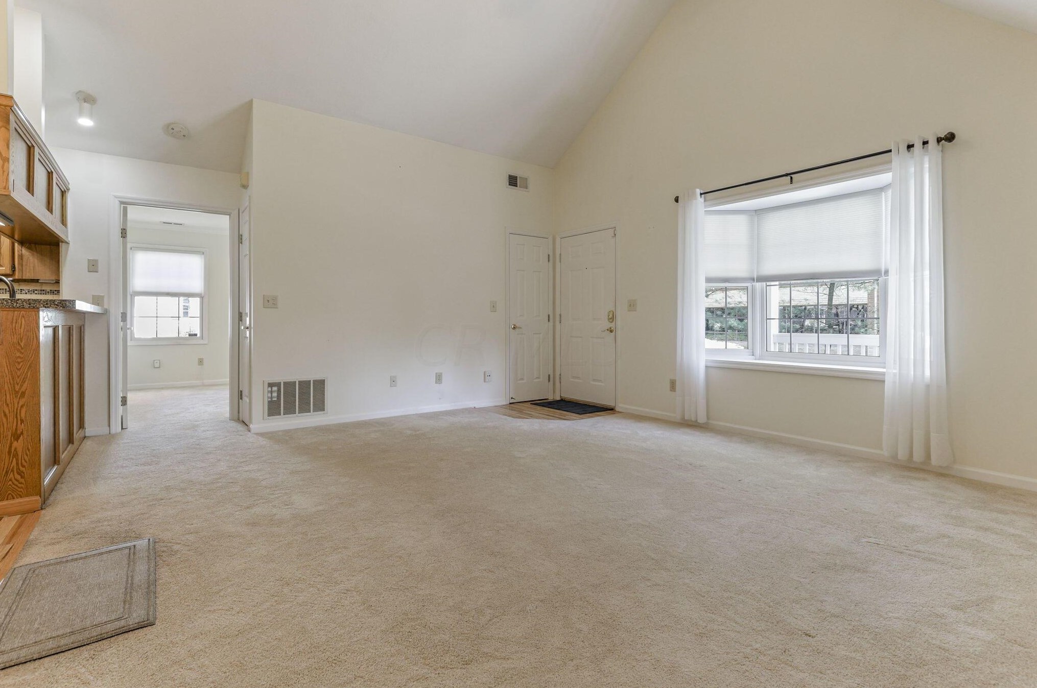 8374 Orch Knl Ln, Columbus OH 43235-3800 exterior