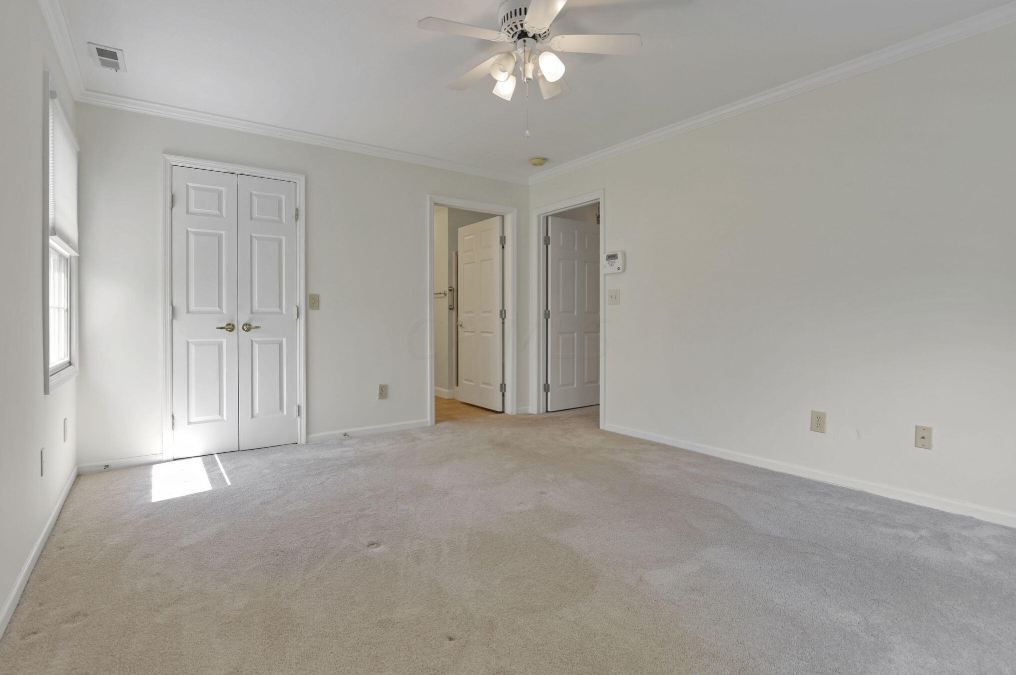 8374 Orch Knl Ln, Columbus OH 43235-3800 exterior