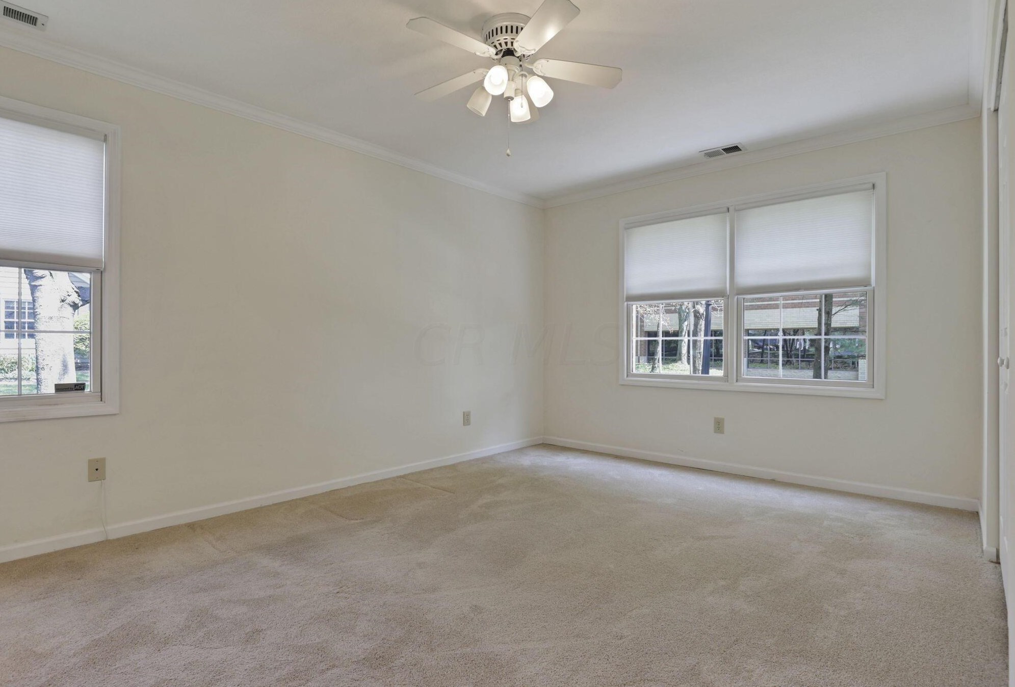 8374 Orch Knl Ln, Columbus OH 43235-3800 exterior