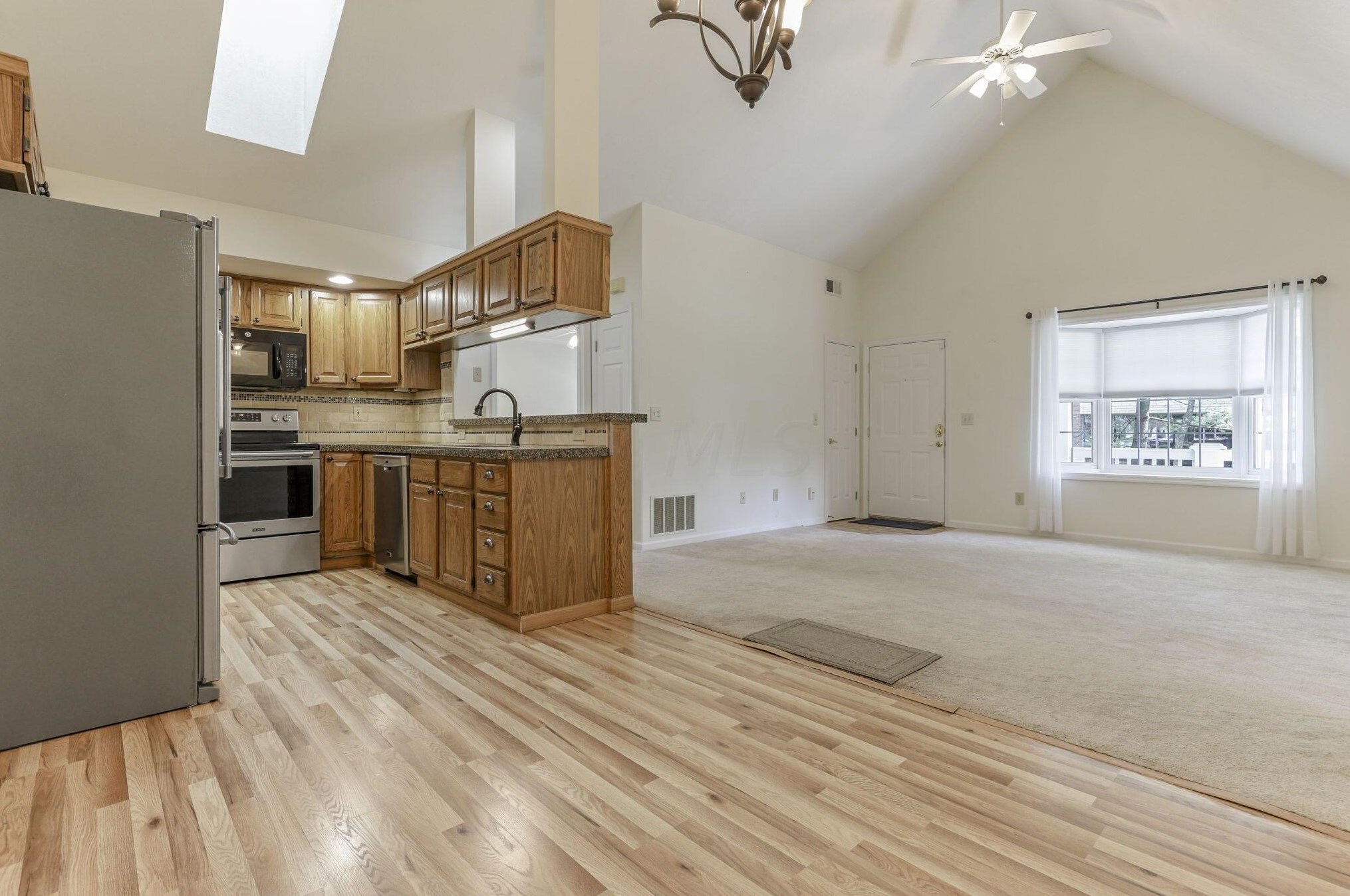 8374 Orch Knl Ln, Columbus OH 43235-3800 exterior