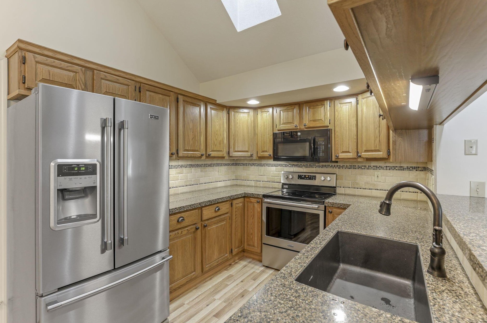 8374 Orch Knl Ln, Columbus OH 43235-3800 exterior