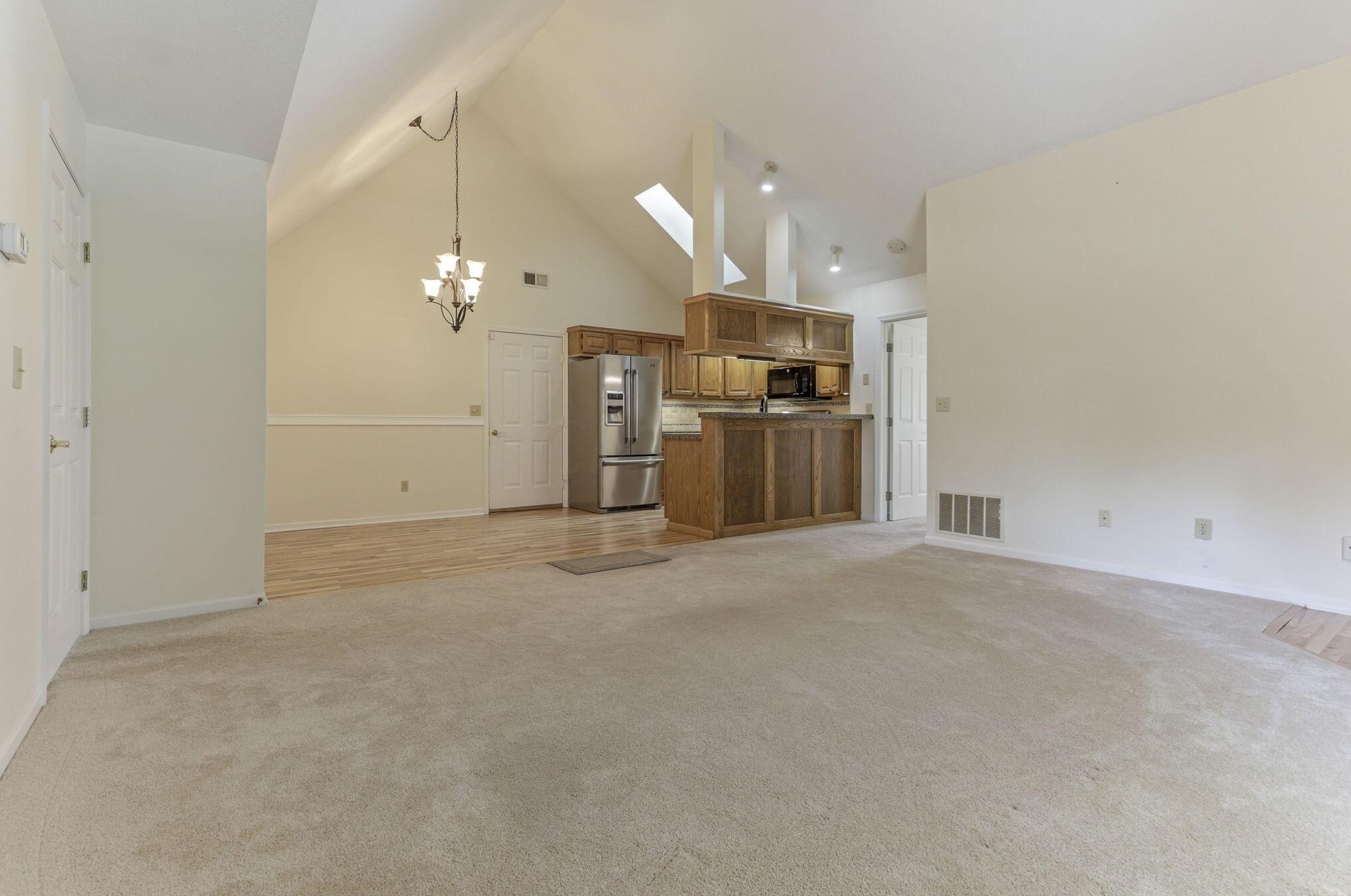 8374 Orch Knl Ln, Columbus OH 43235-3800 exterior