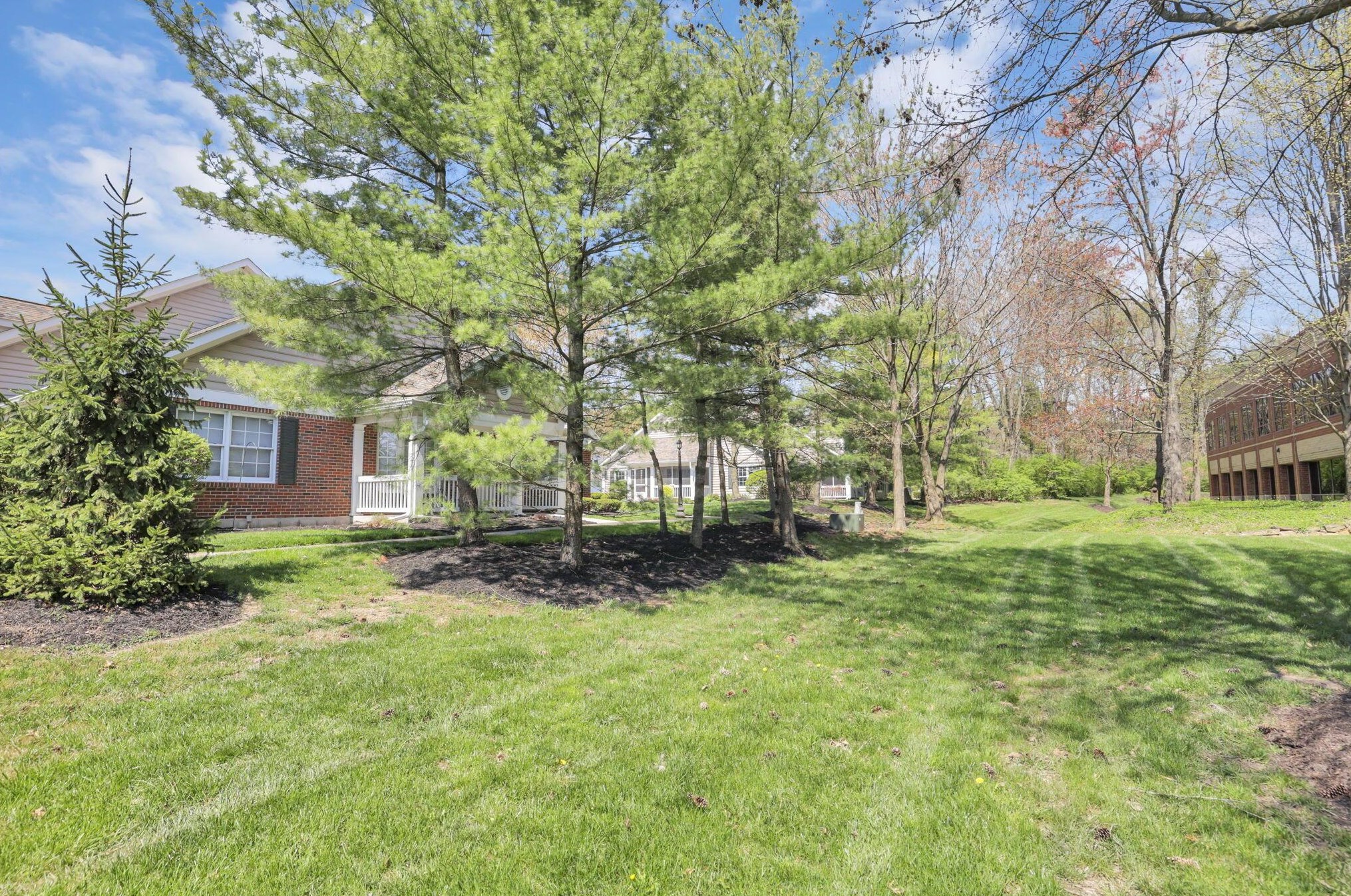 8374 Orch Knl Ln, Columbus OH 43235-3800 exterior