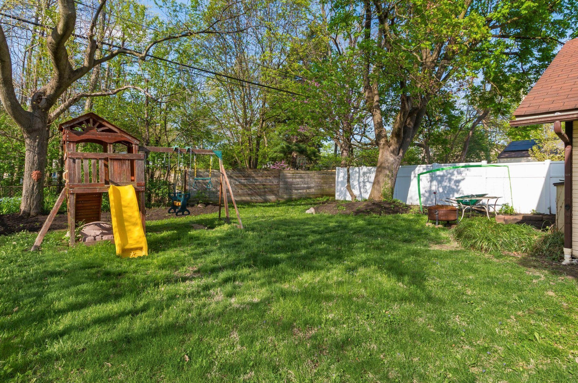 136 Blenheim Rd, Columbus OH 43214-3265 exterior