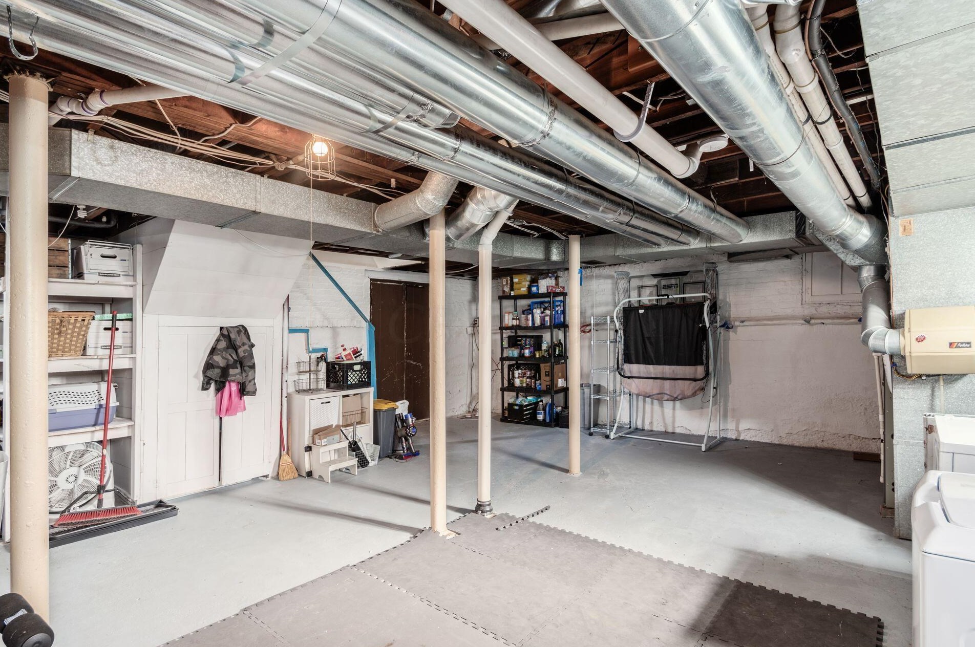 136 Blenheim Rd, Columbus OH 43214-3265 exterior